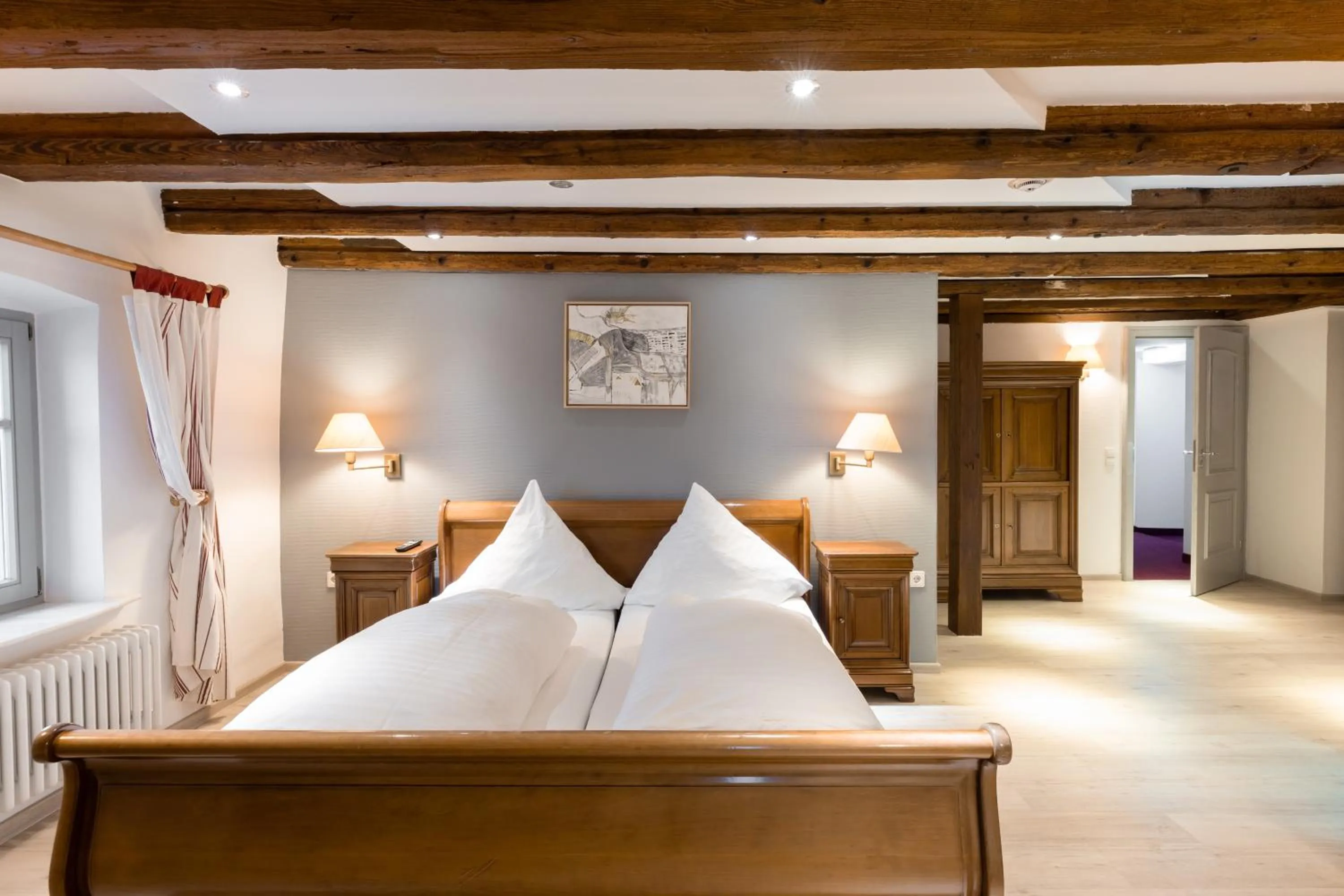 Photo of the whole room, Bed in Eventlocation & Hotel Schloss Neuburg