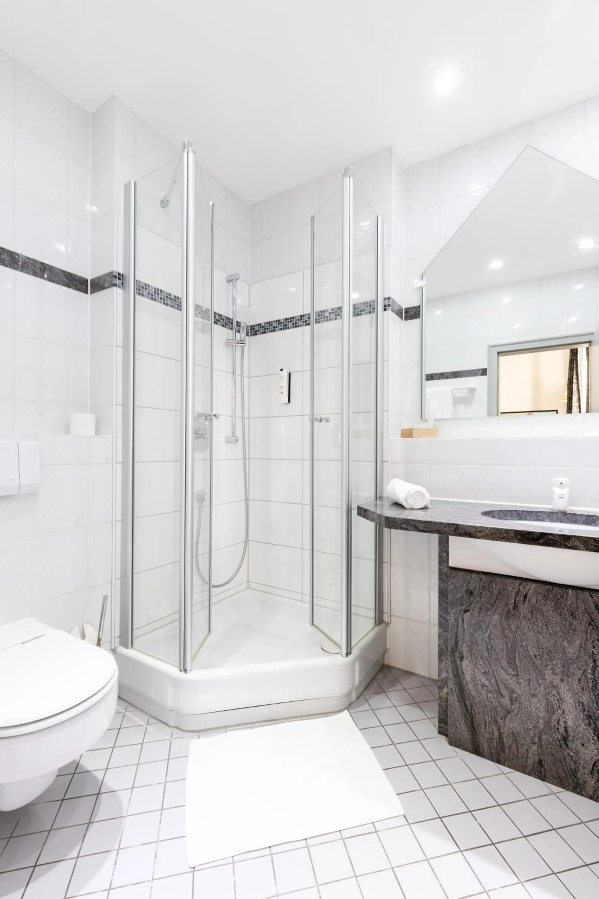 Bathroom in Eventlocation & Hotel Schloss Neuburg