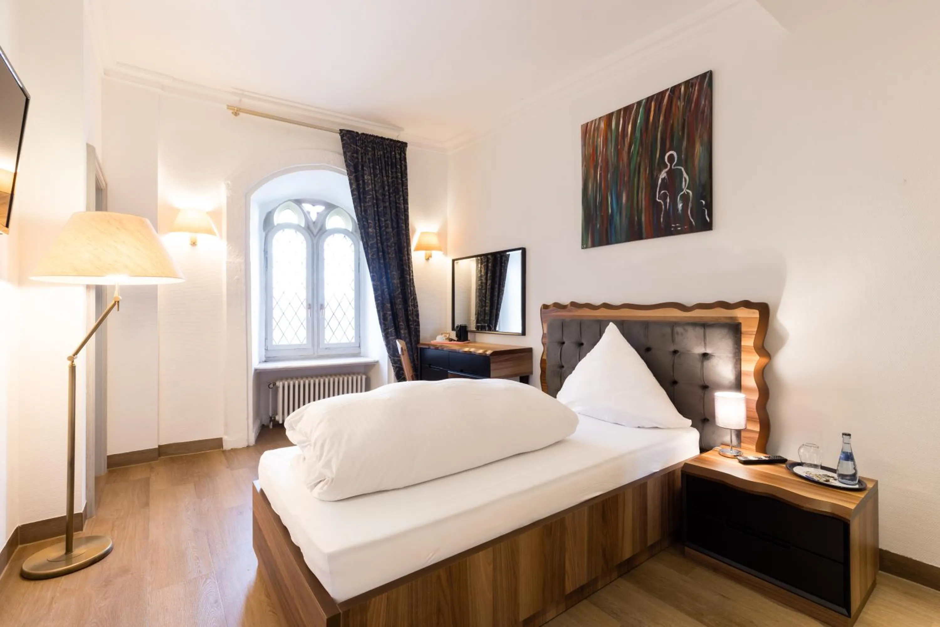 Photo of the whole room, Bed in Eventlocation & Hotel Schloss Neuburg