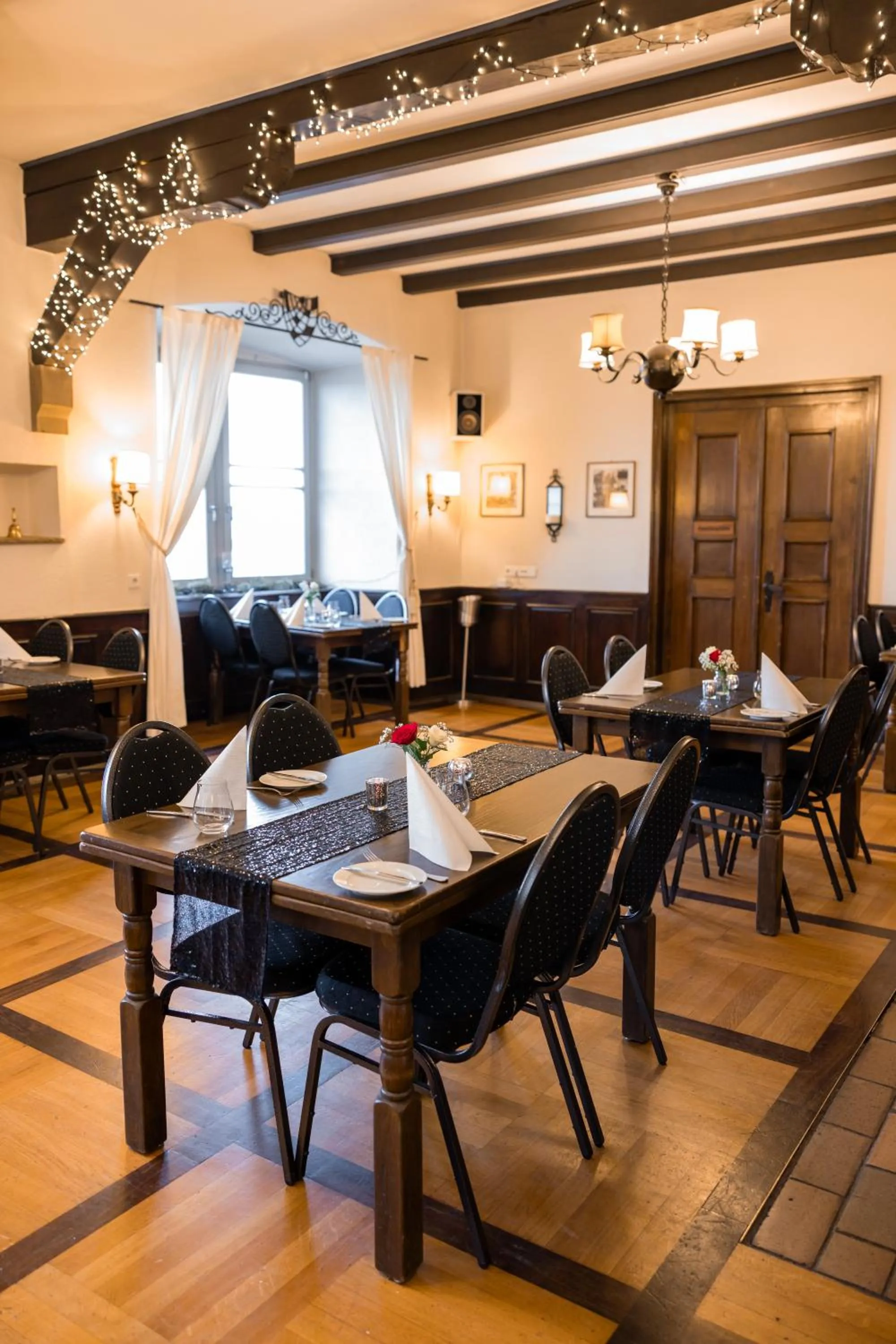 Restaurant/places to eat in Eventlocation & Hotel Schloss Neuburg
