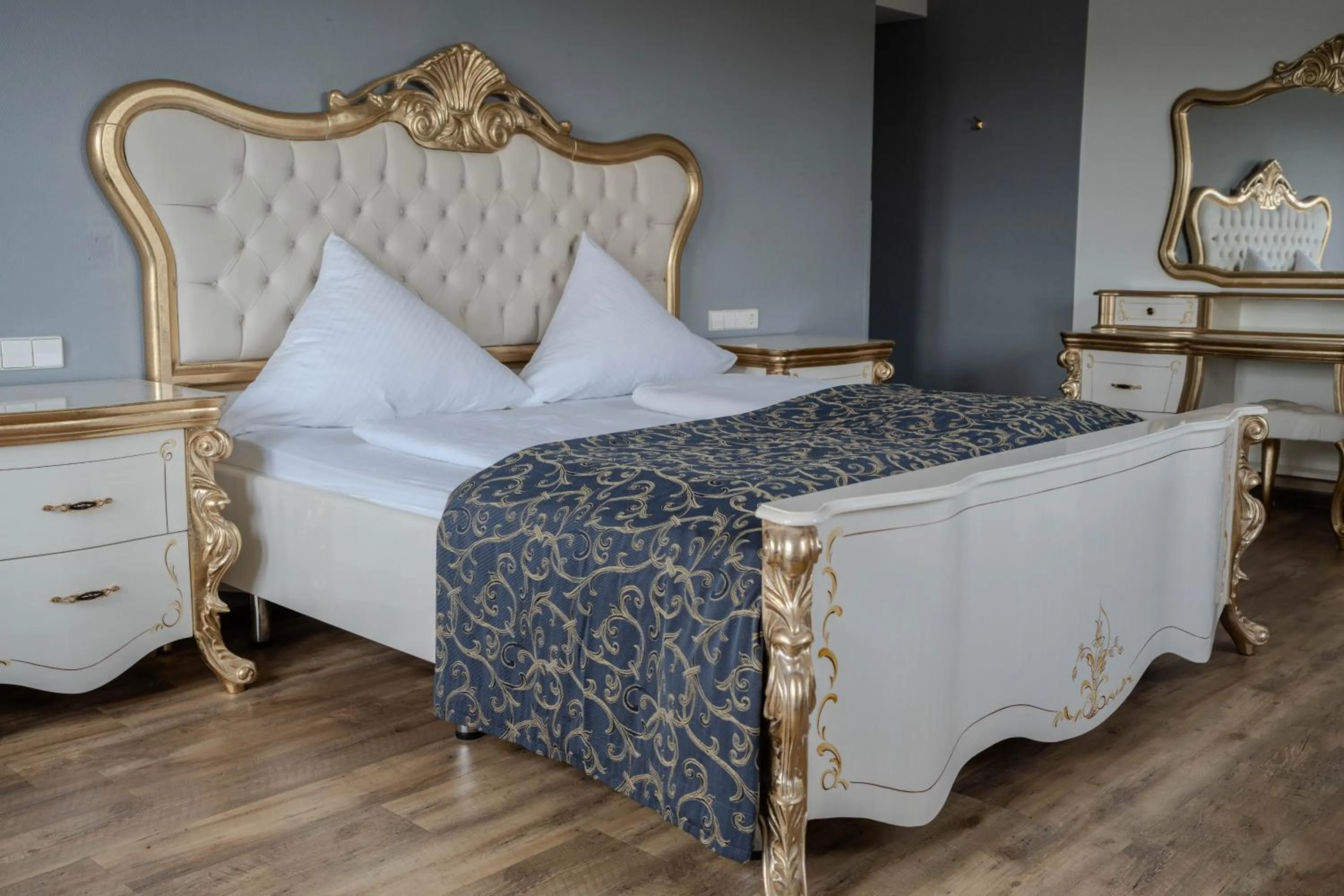 Bed in Eventlocation & Hotel Schloss Neuburg