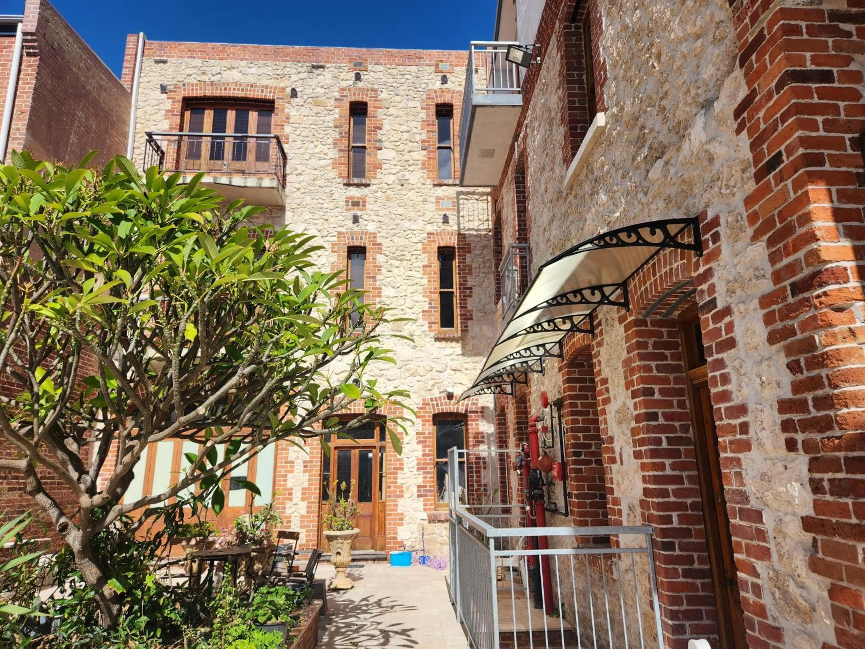 Property building in RIALTO SUITES Fremantle