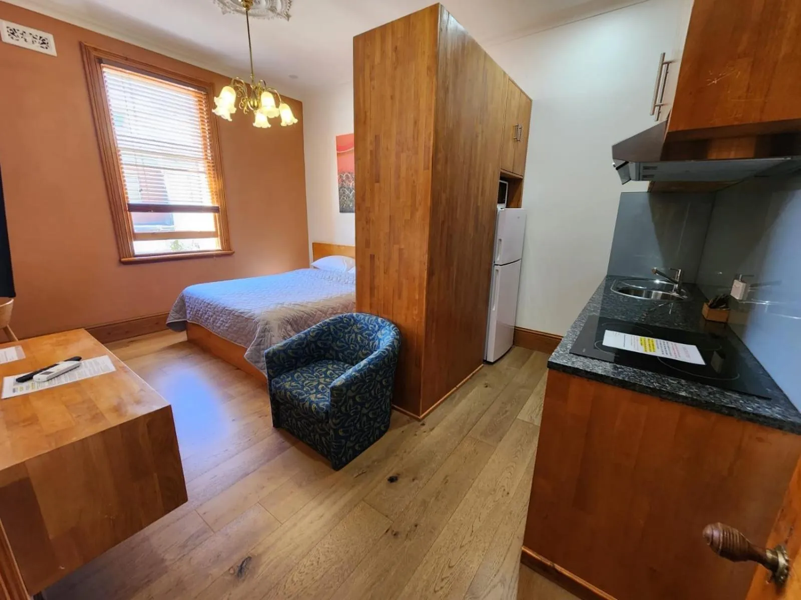 Kitchen or kitchenette in RIALTO SUITES Fremantle