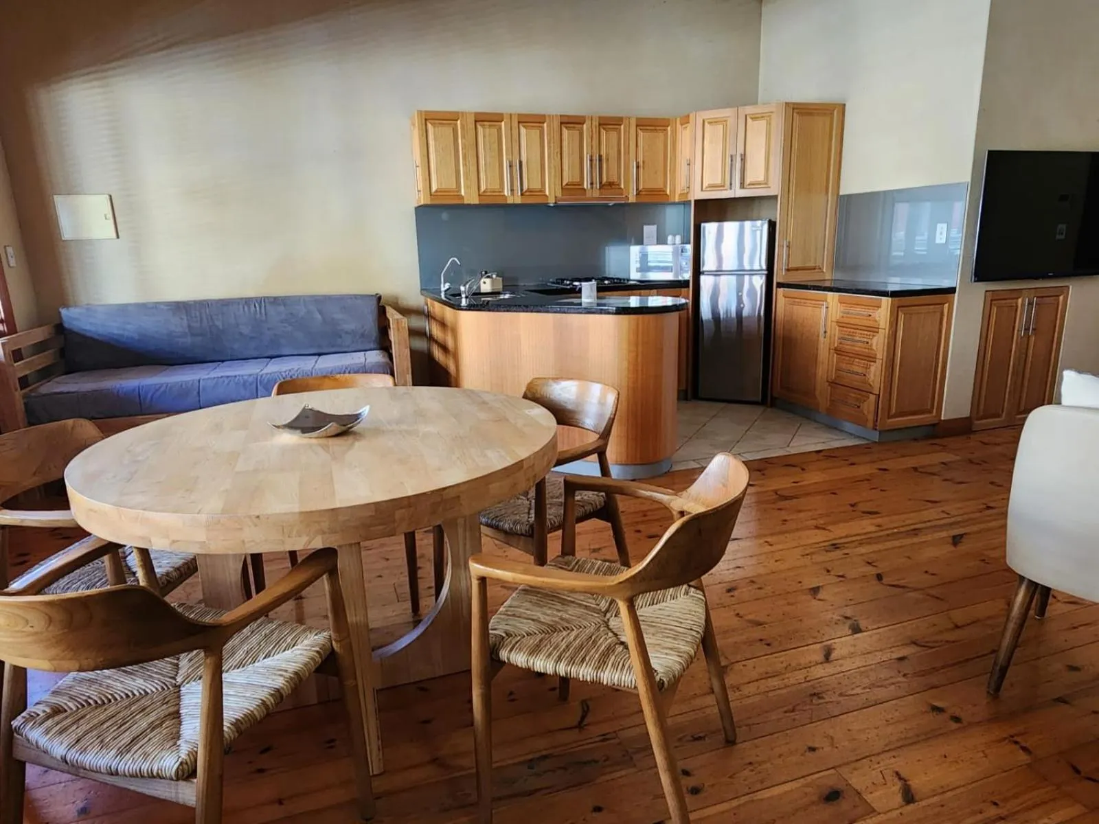 Kitchen or kitchenette in RIALTO SUITES Fremantle