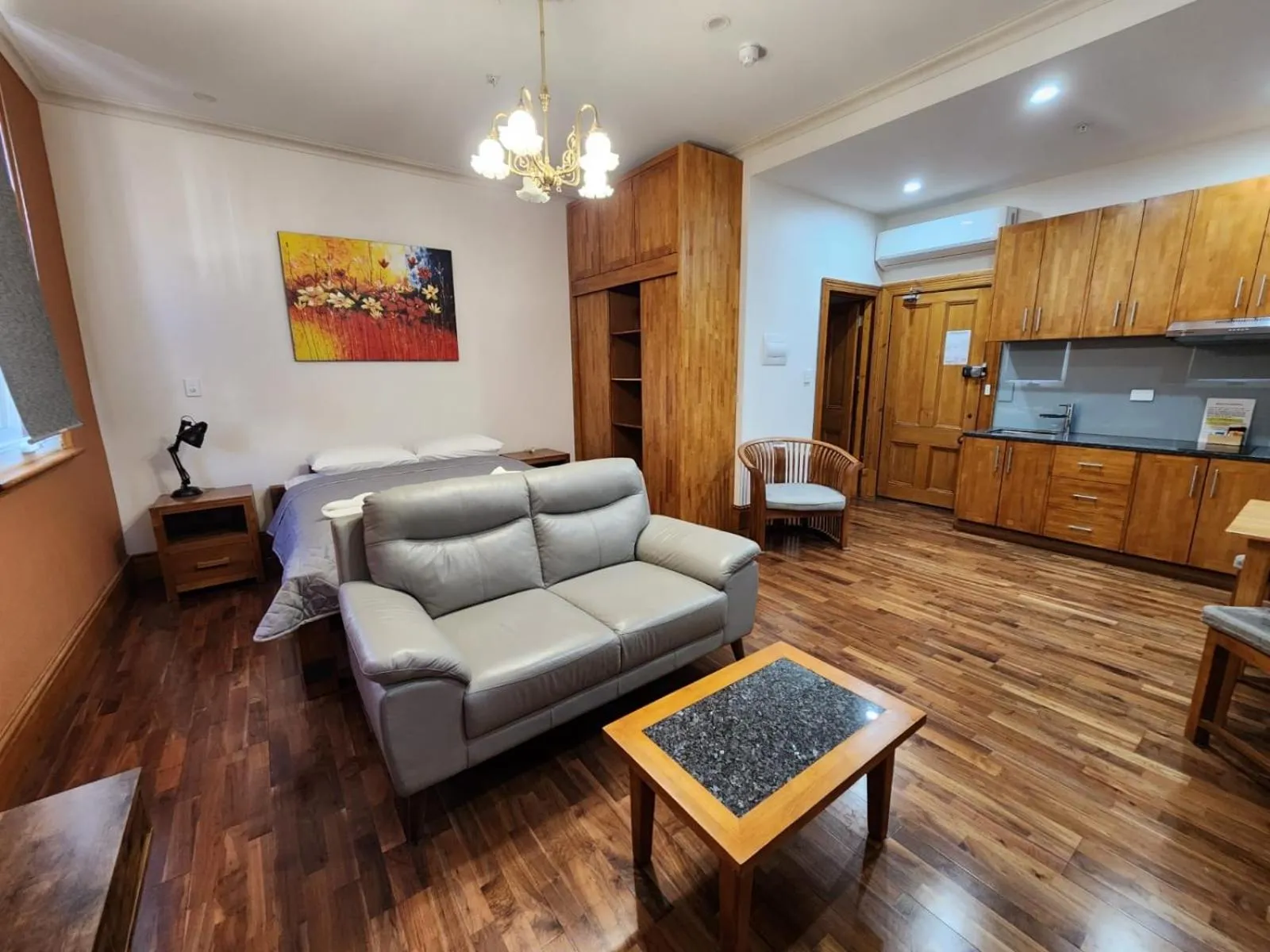 Kitchen or kitchenette in RIALTO SUITES Fremantle