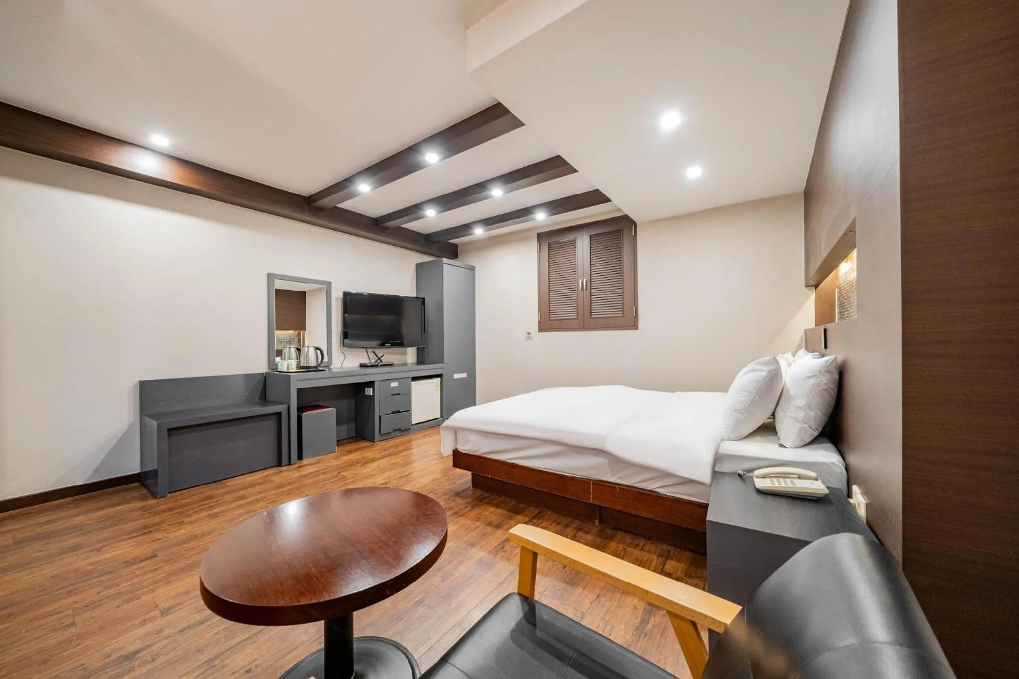 Bed in incheon Airport Hotel June