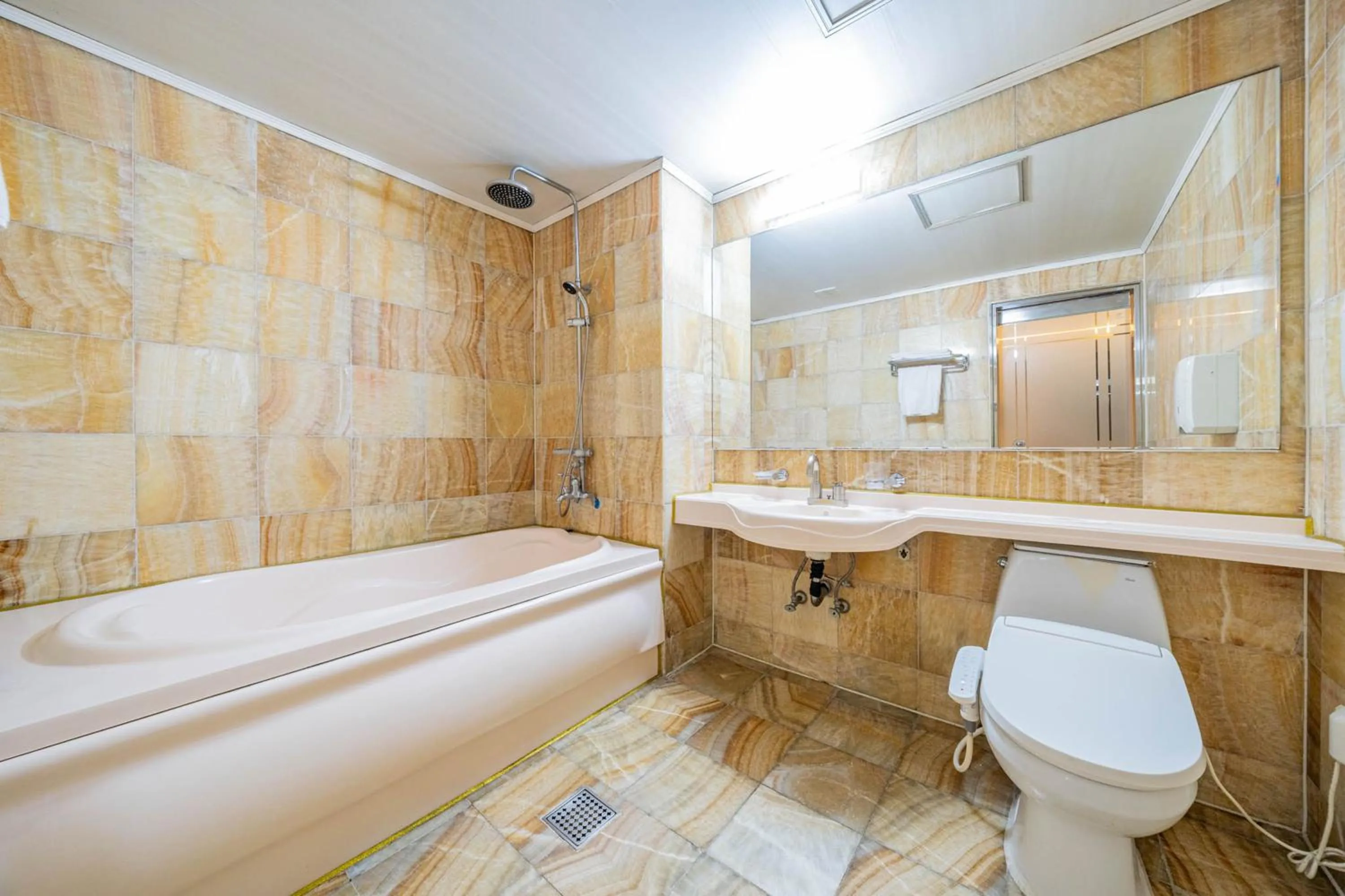 Bathroom in incheon Airport Hotel June