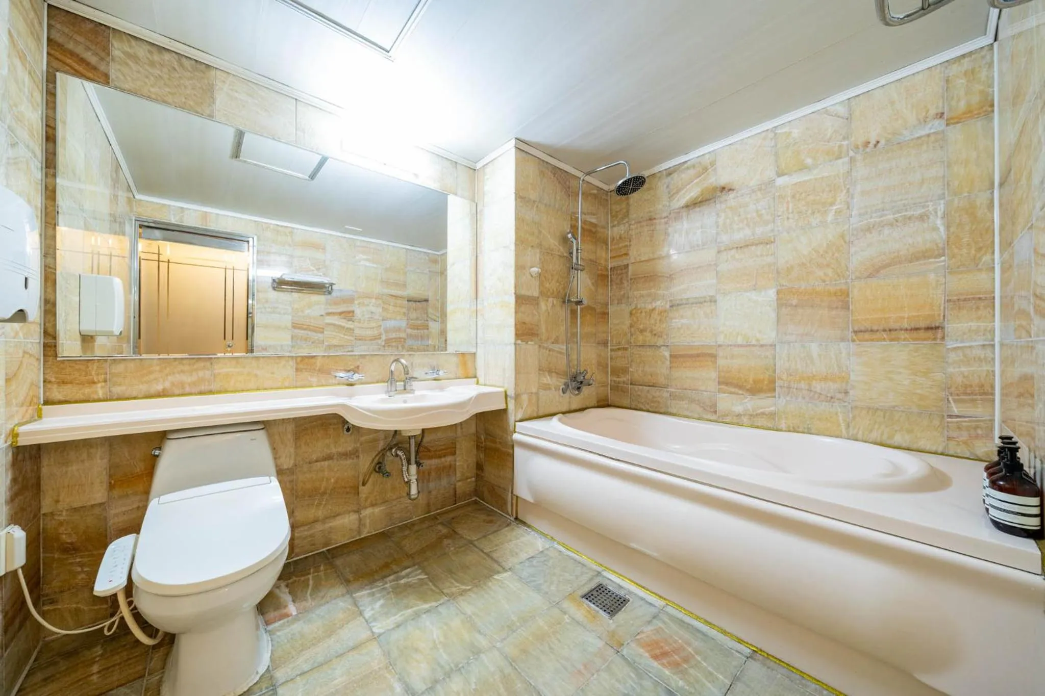 Toilet in incheon Airport Hotel June