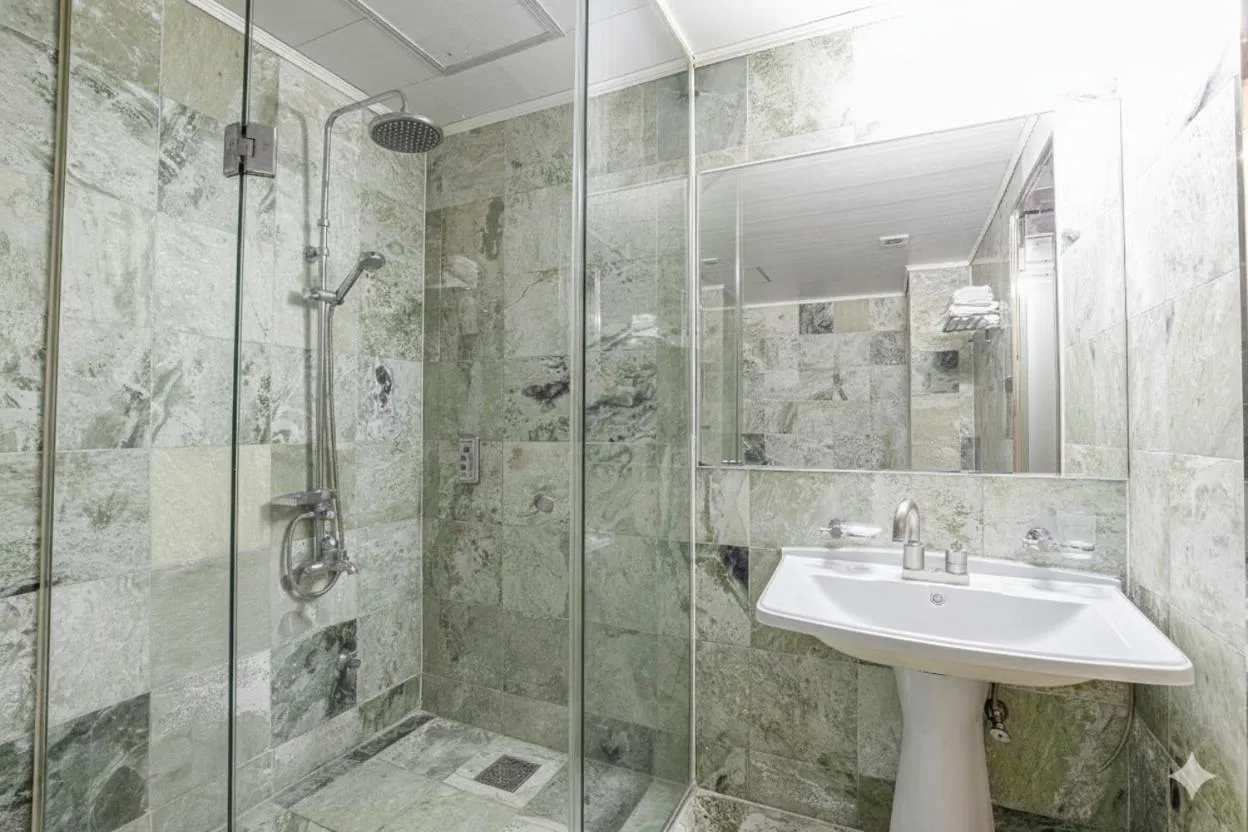 Bathroom in incheon Airport Hotel June