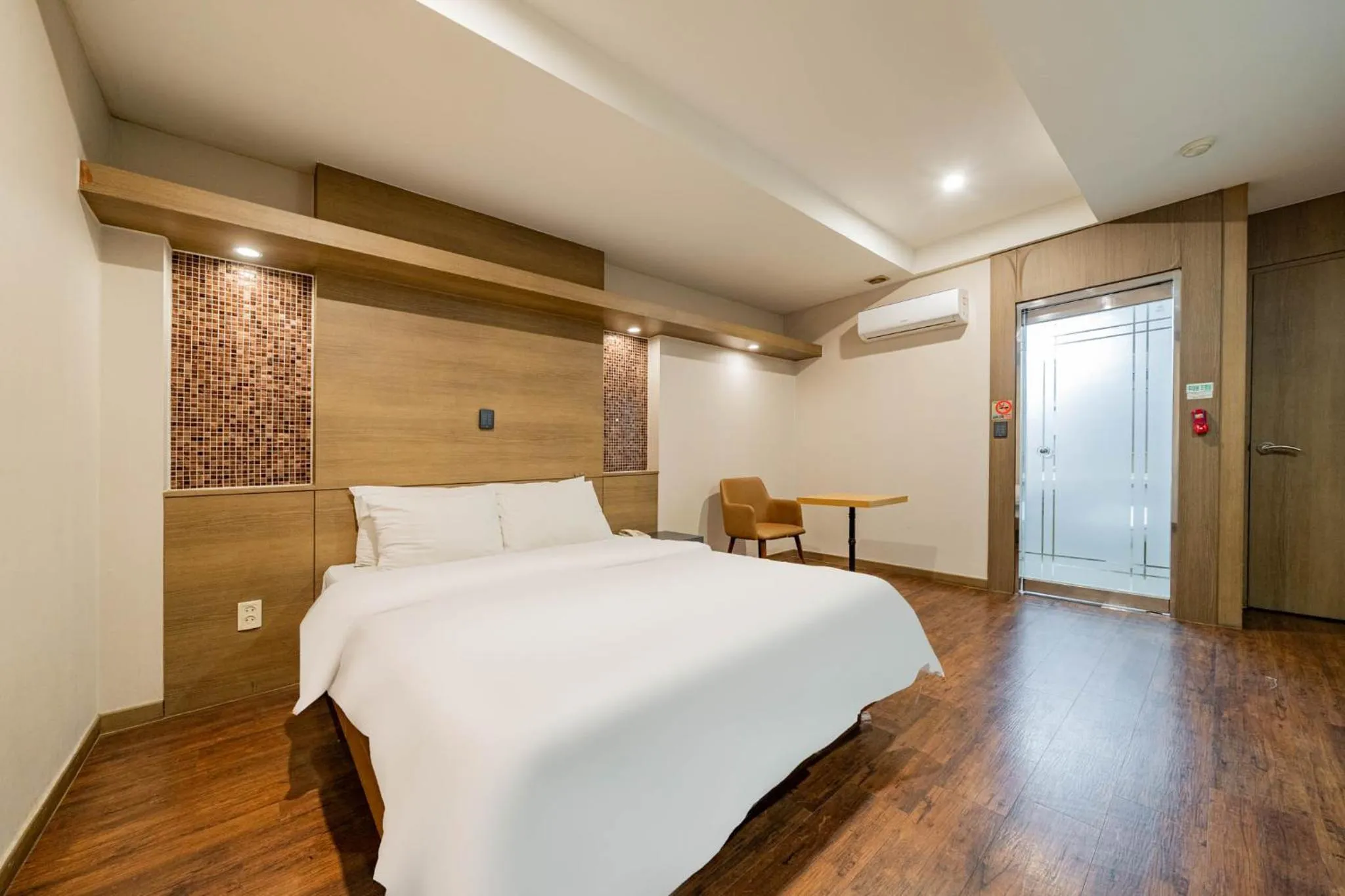 Bed in incheon Airport Hotel June