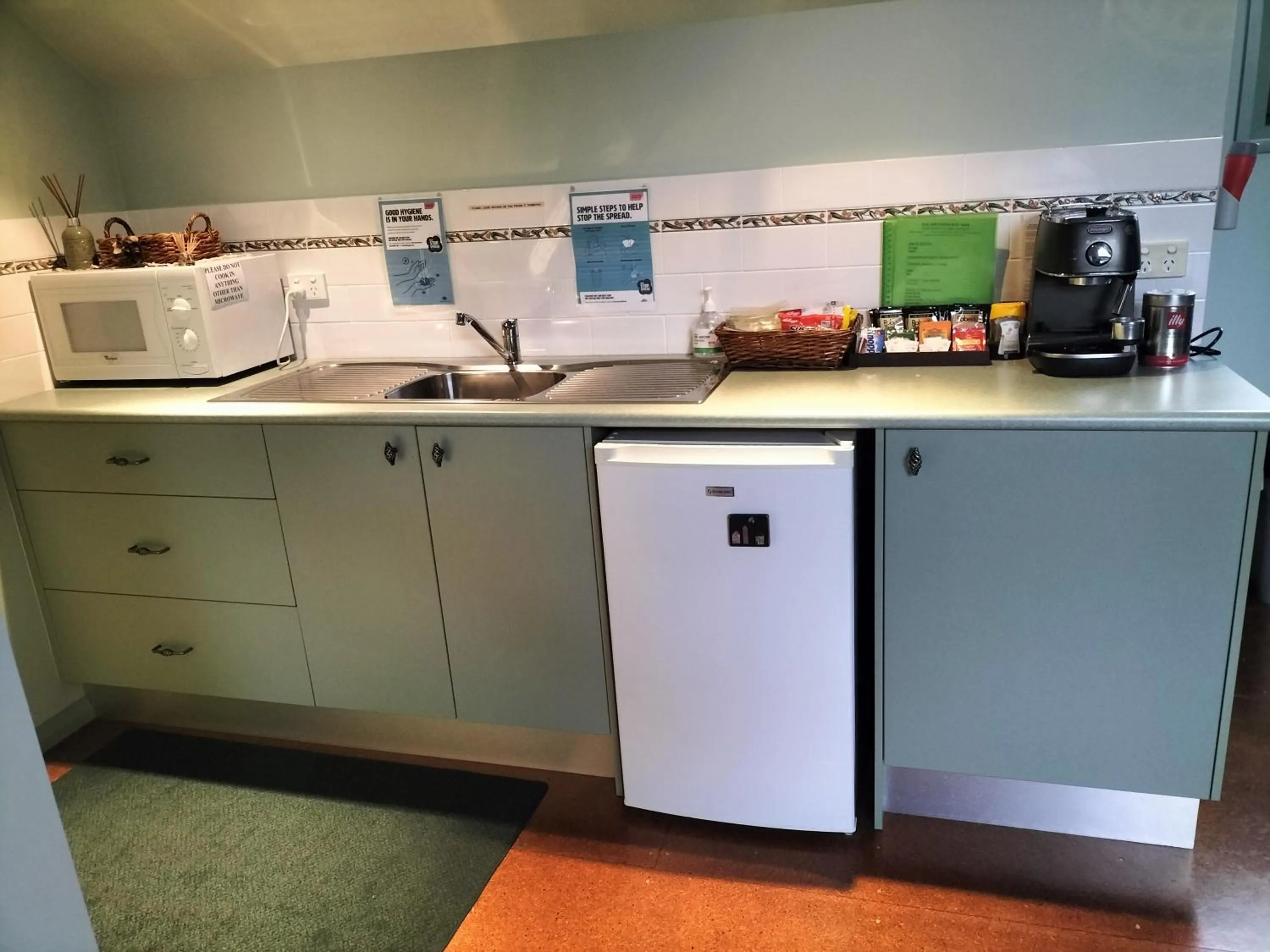 kitchen in Salamander Bay Bed and Breakfast
