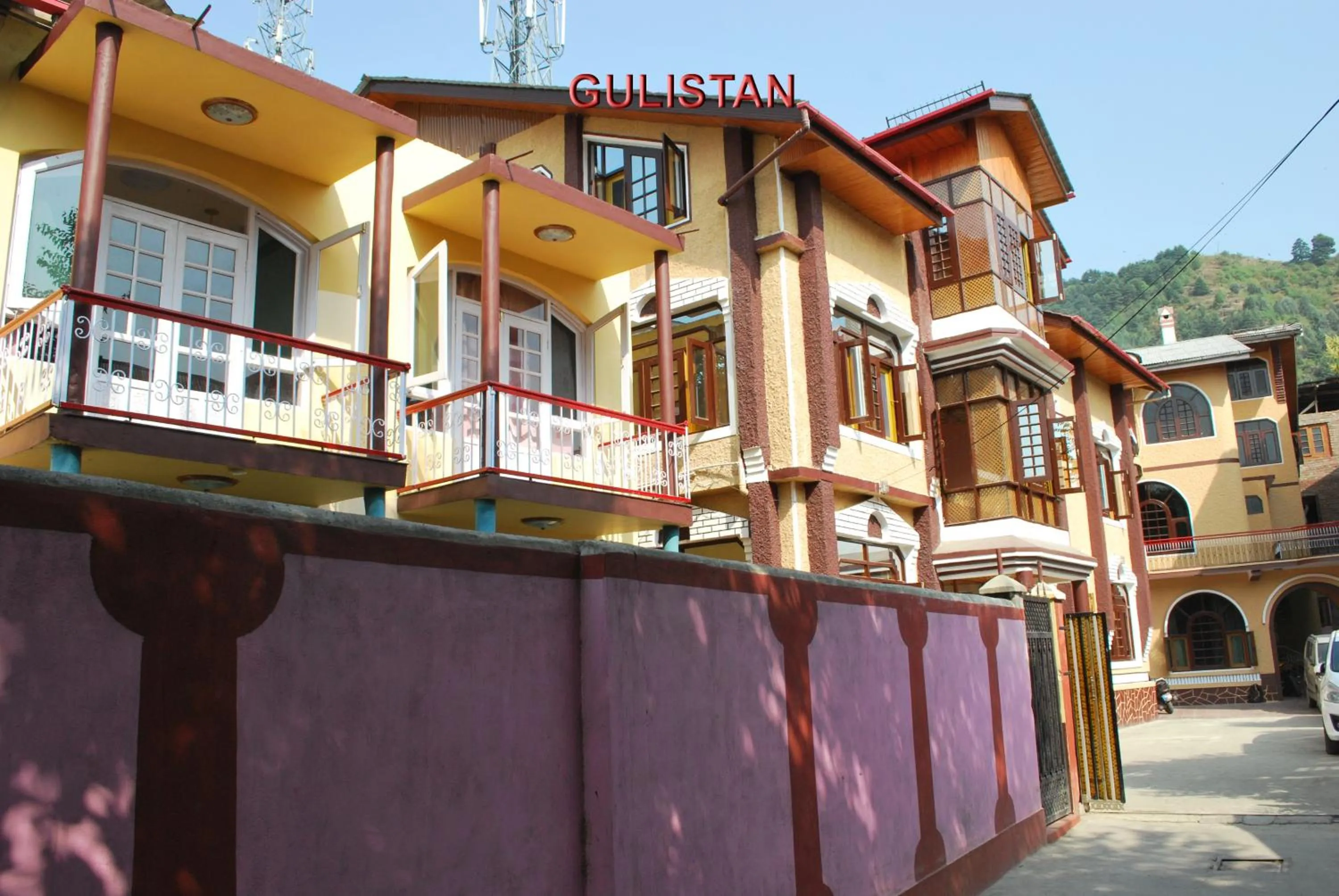 Facade/entrance in Hotel Gulistan