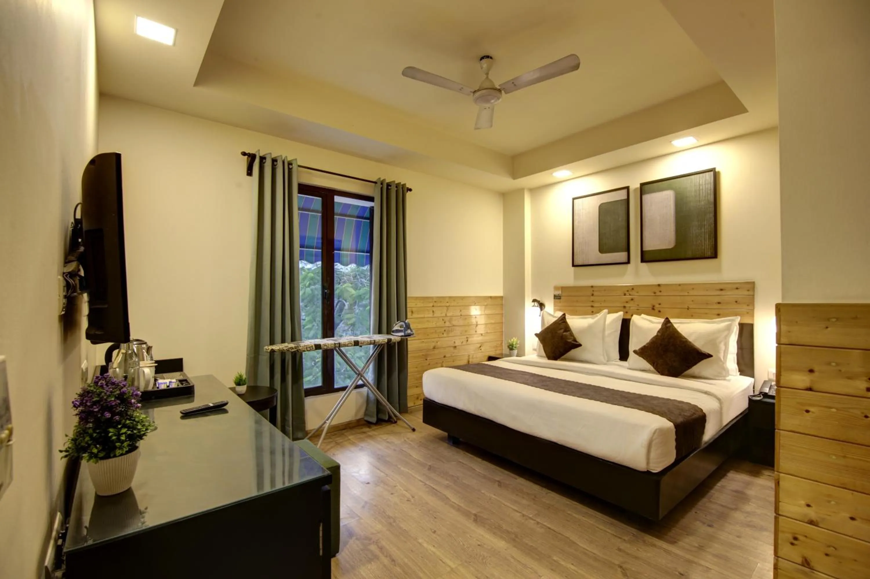 TV and multimedia in Saltstayz Thyme Sukhdev Vihar, New Delhi