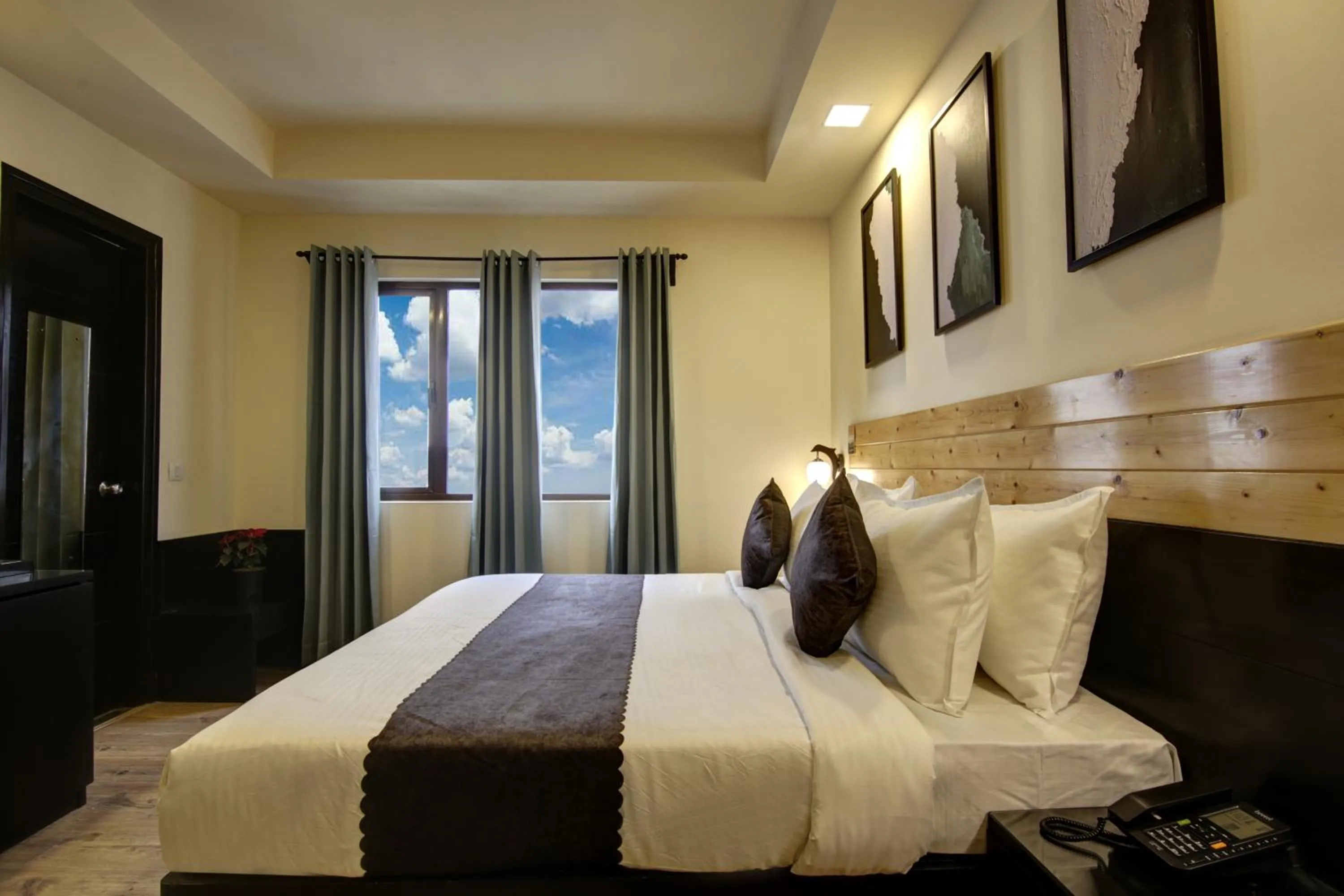 Photo of the whole room in Saltstayz Thyme Sukhdev Vihar, New Delhi