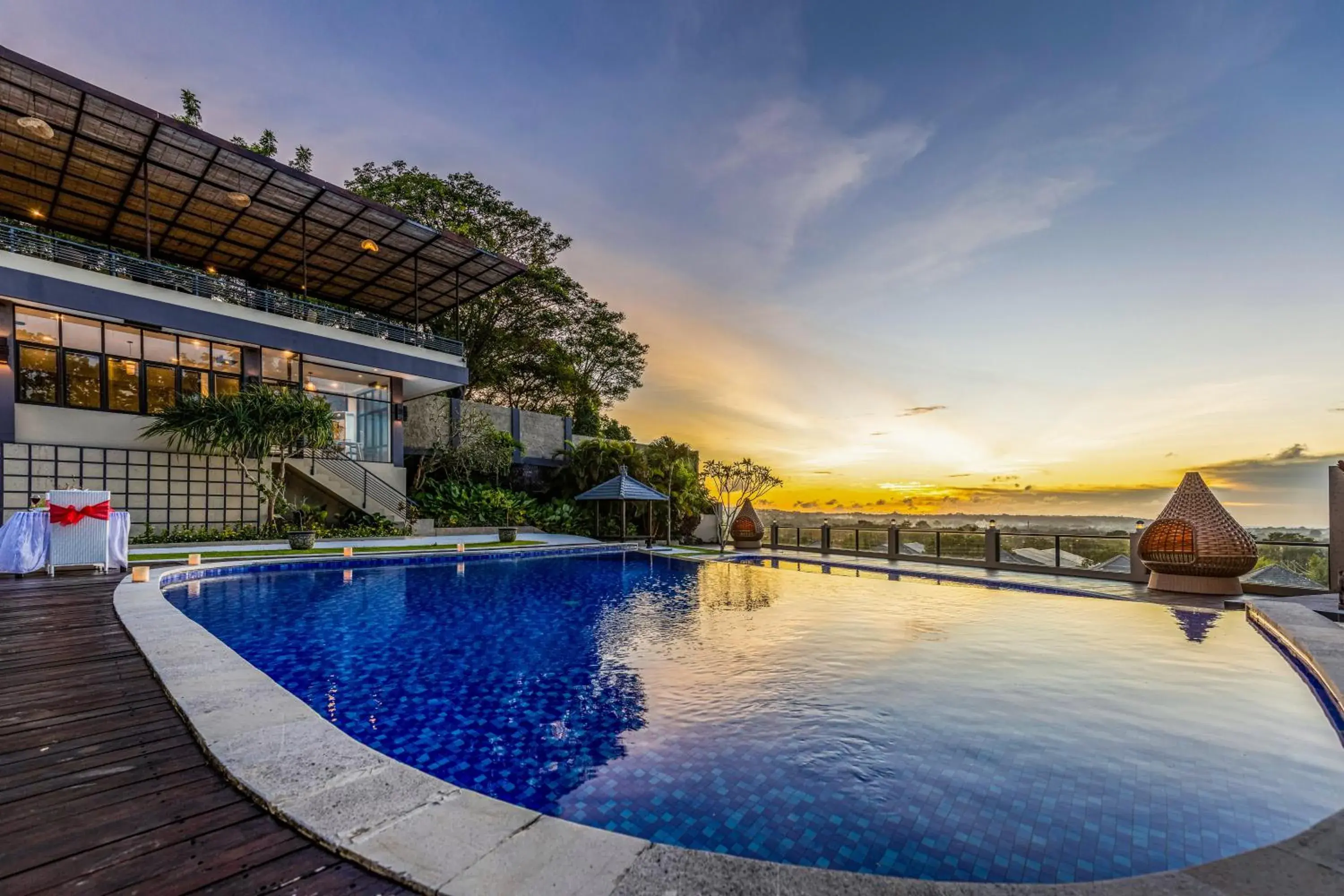 Restaurant/places to eat in Luxotic Private Villa and Resort Restaurant/places to eat in Luxotic Private Villa and Resort