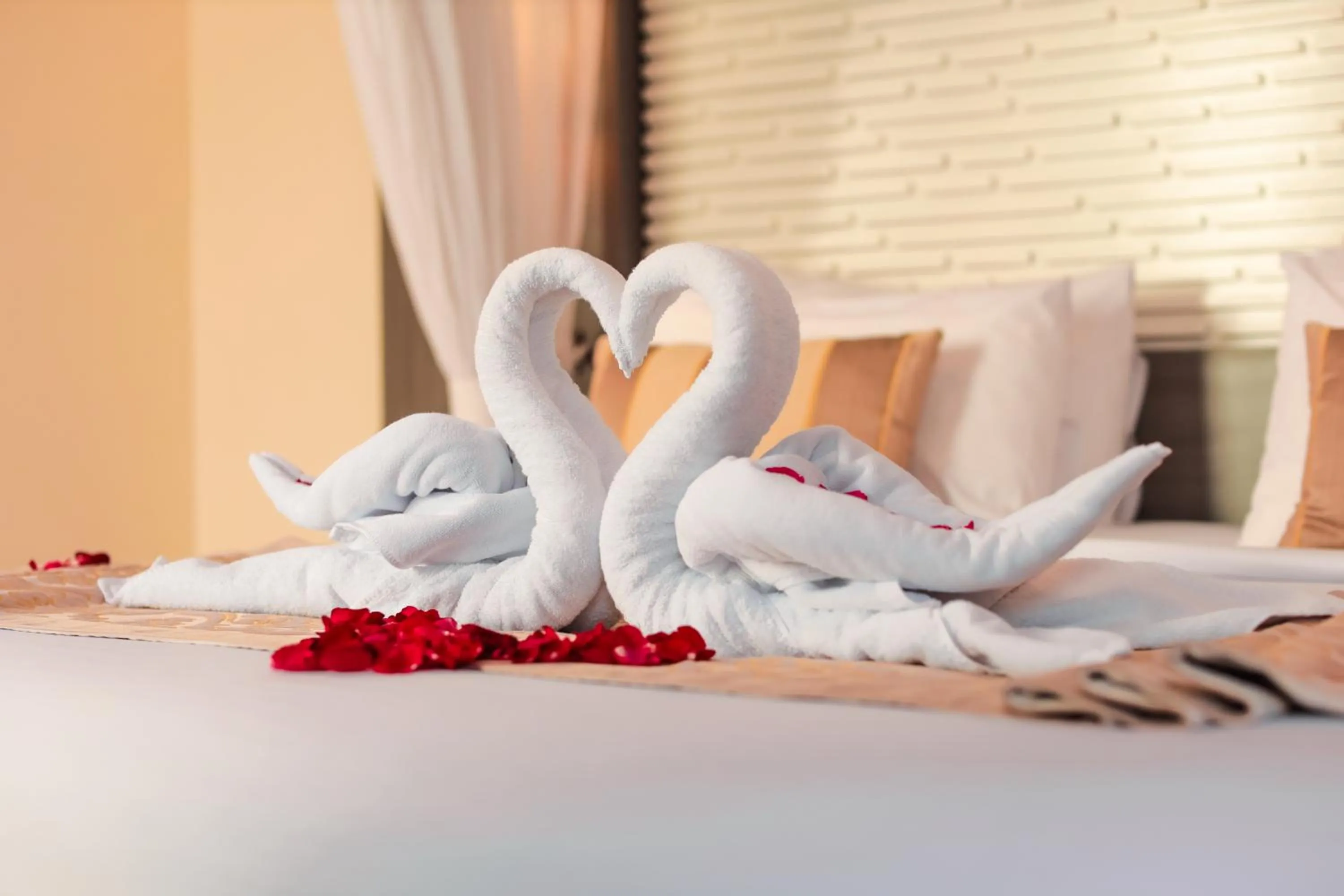 Bed in Luxotic Private Villa and Resort