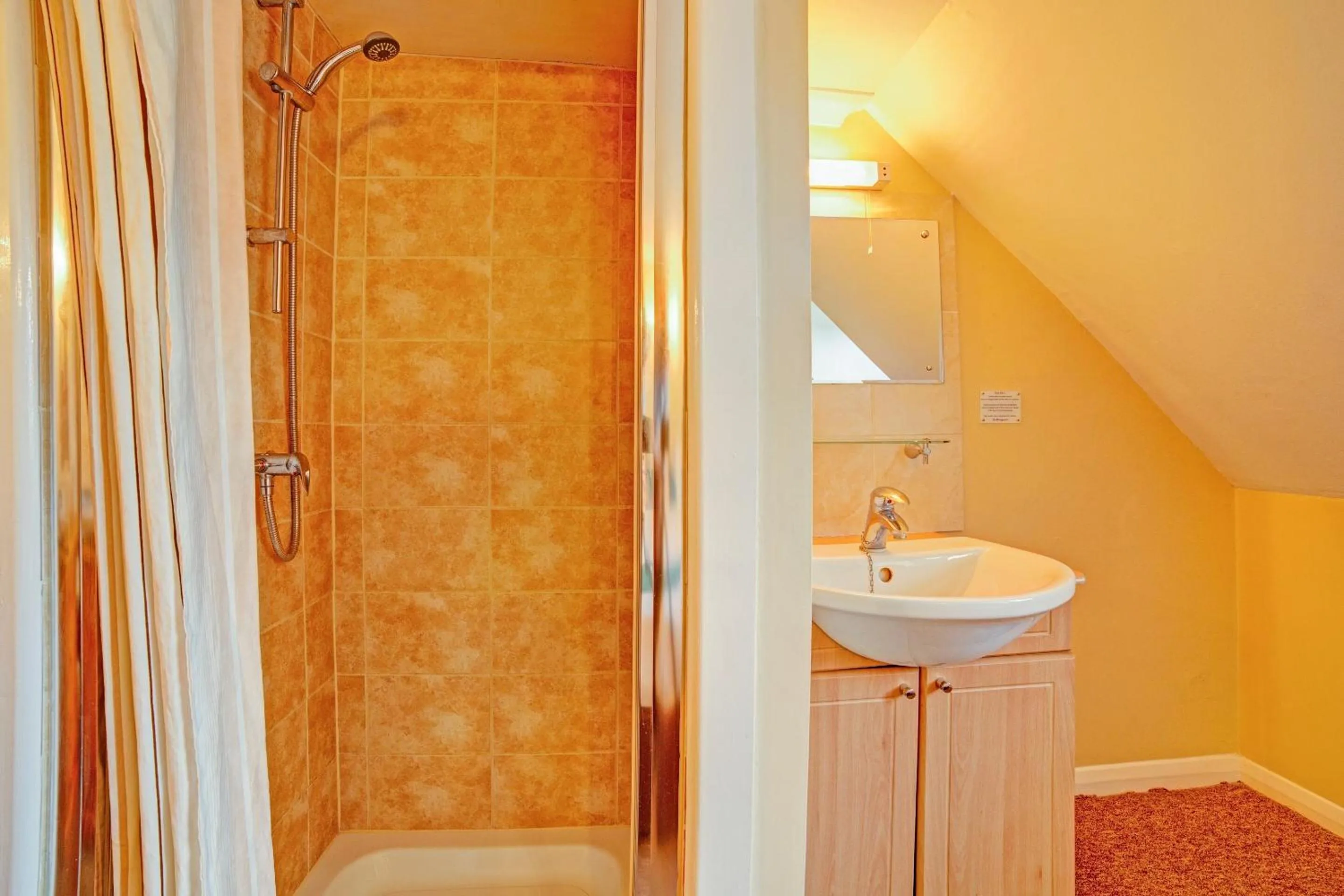 Bathroom in The Gullivers Hotel