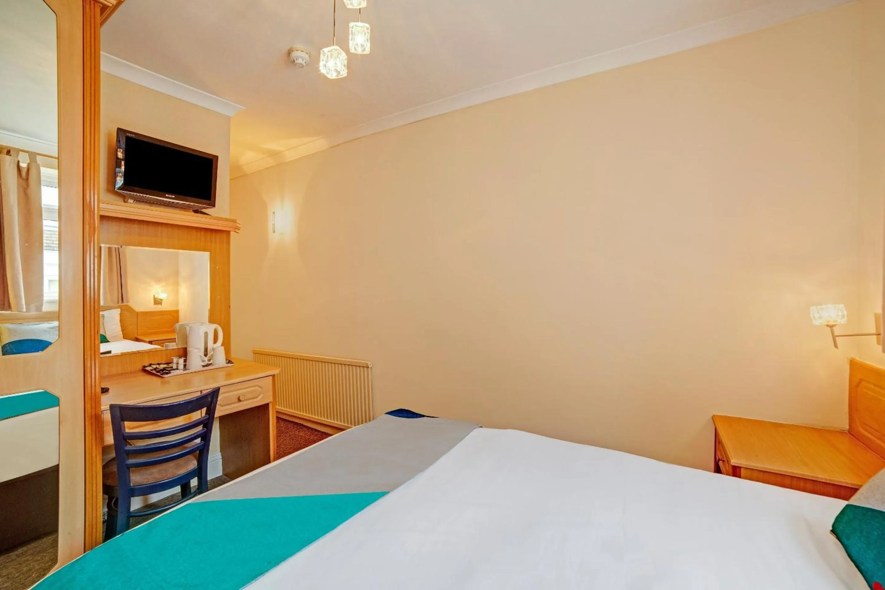 Bedroom in The Gullivers Hotel