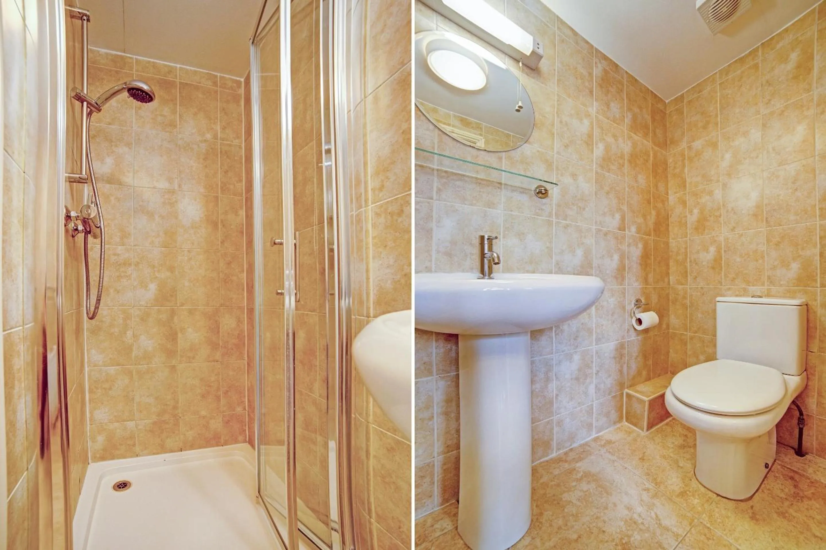 Bathroom in The Gullivers Hotel