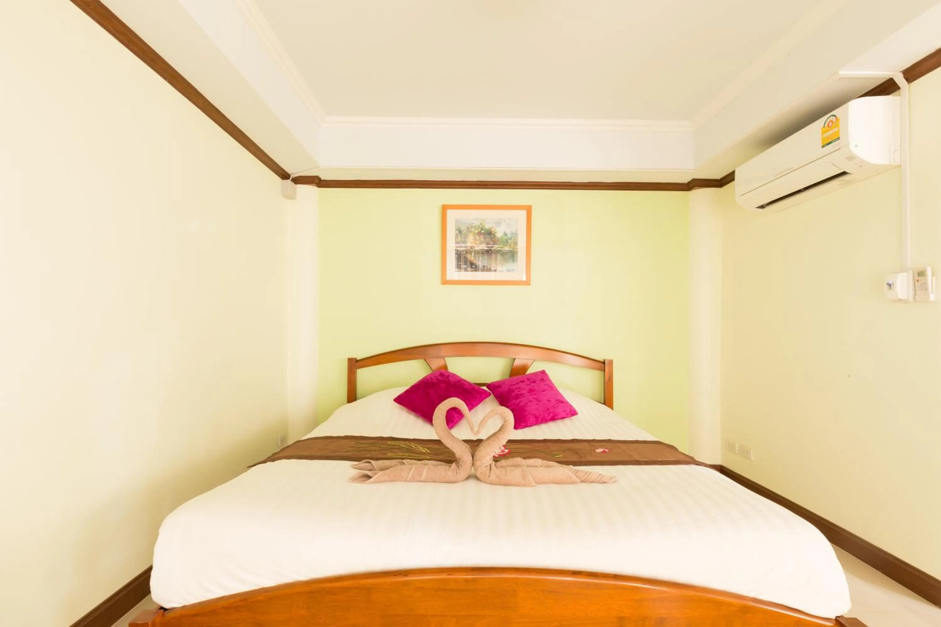 Bed in Mhork Buri Resort