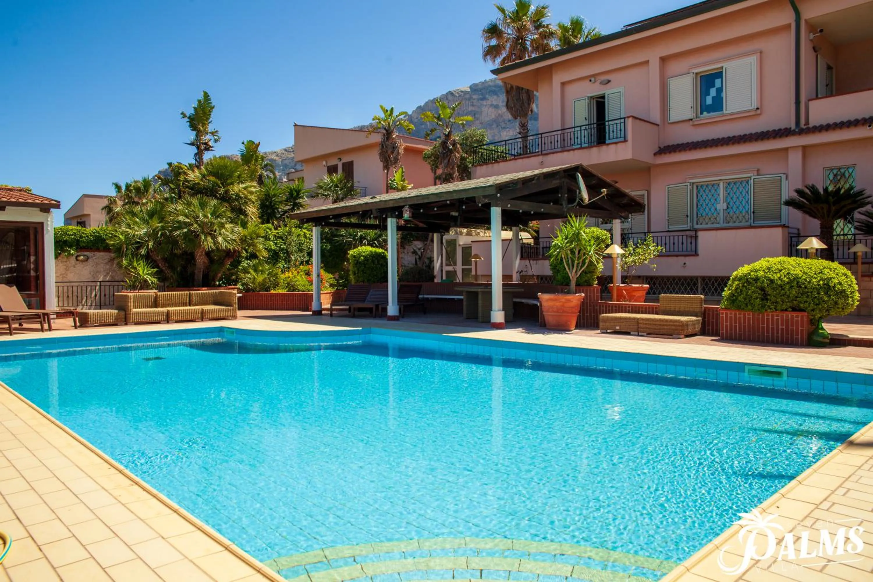 Swimming pool in Villa Seven Palms