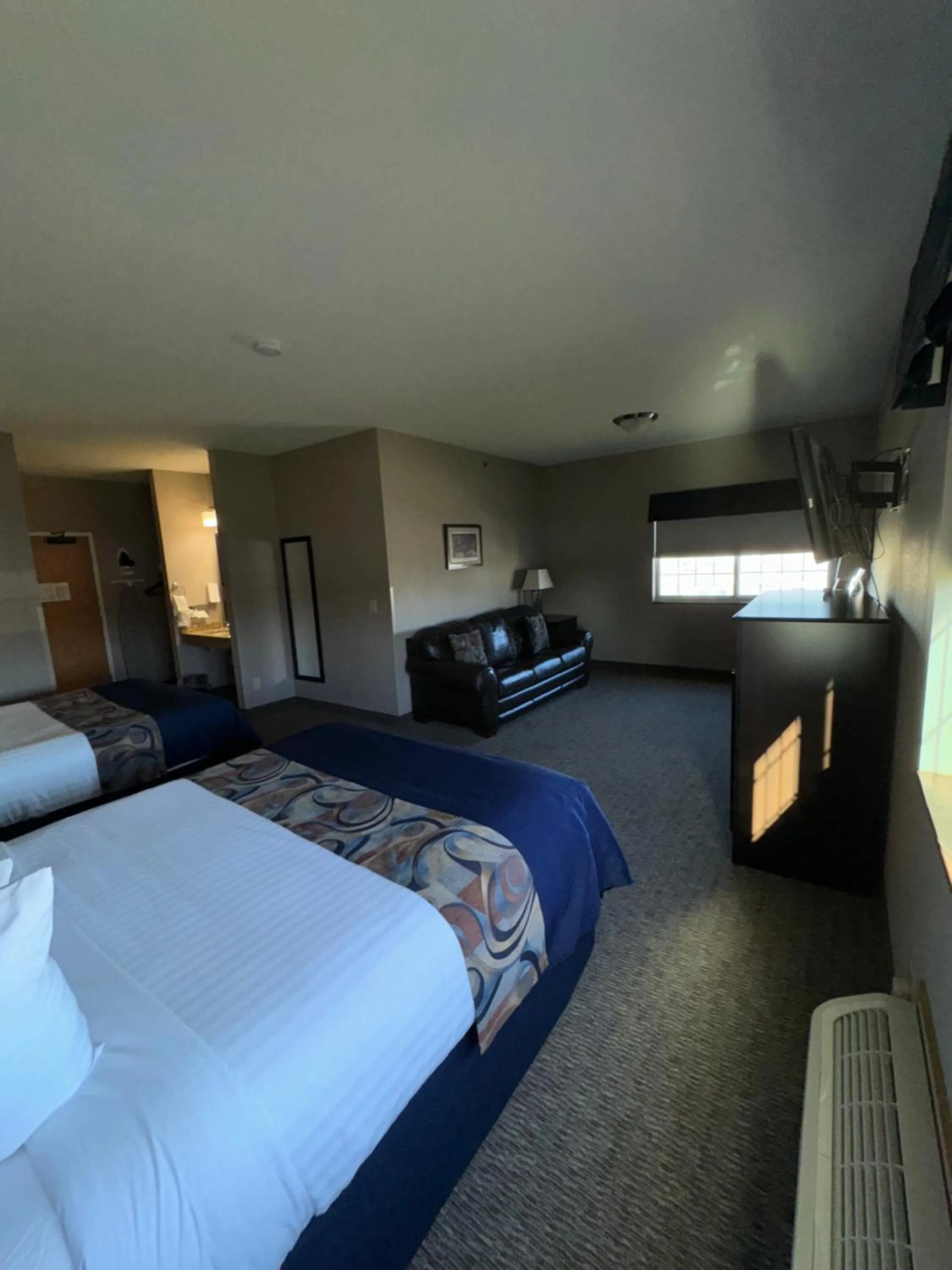 Bed in Garner INN & Suites