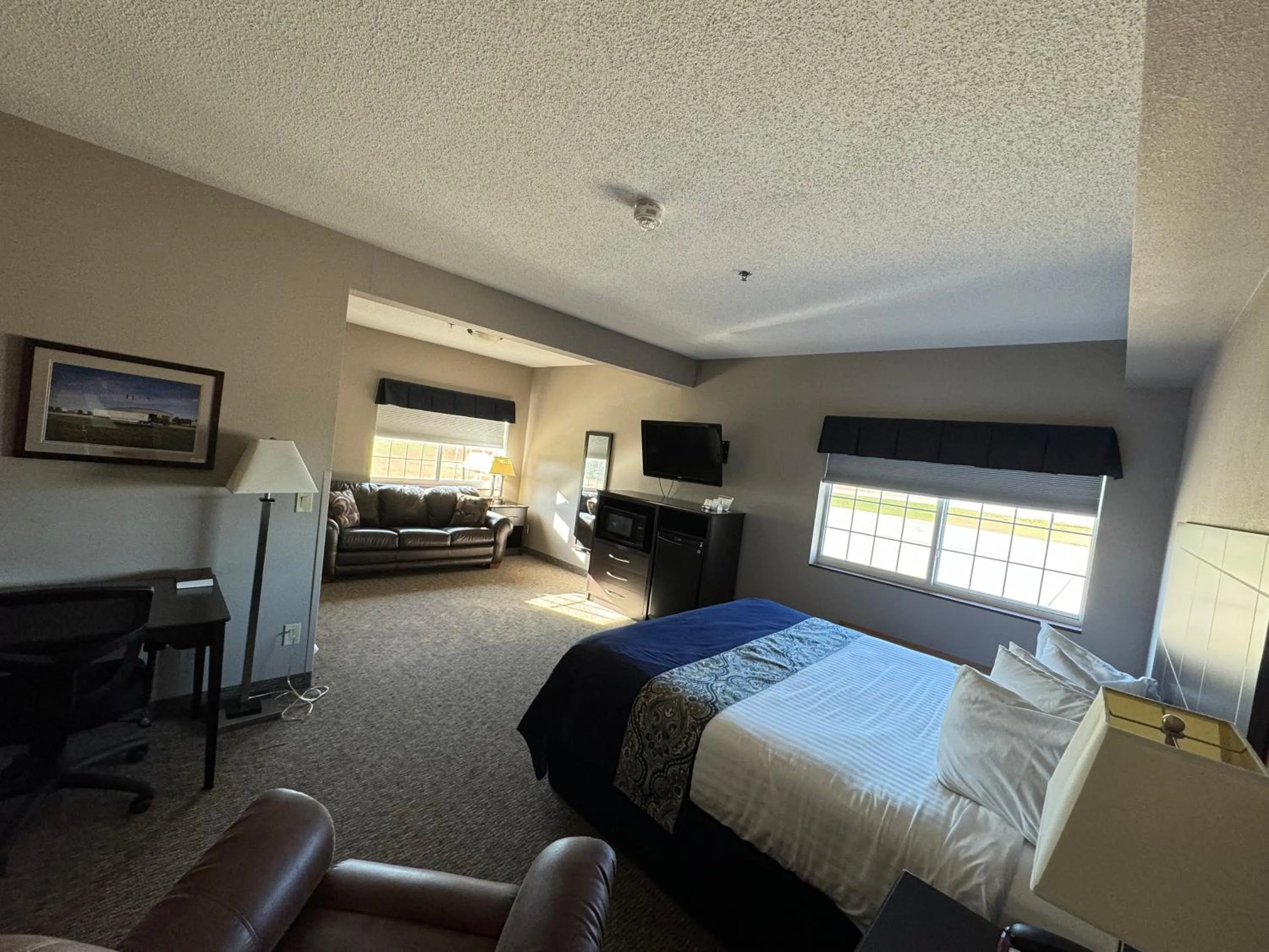 Bed in Garner INN & Suites