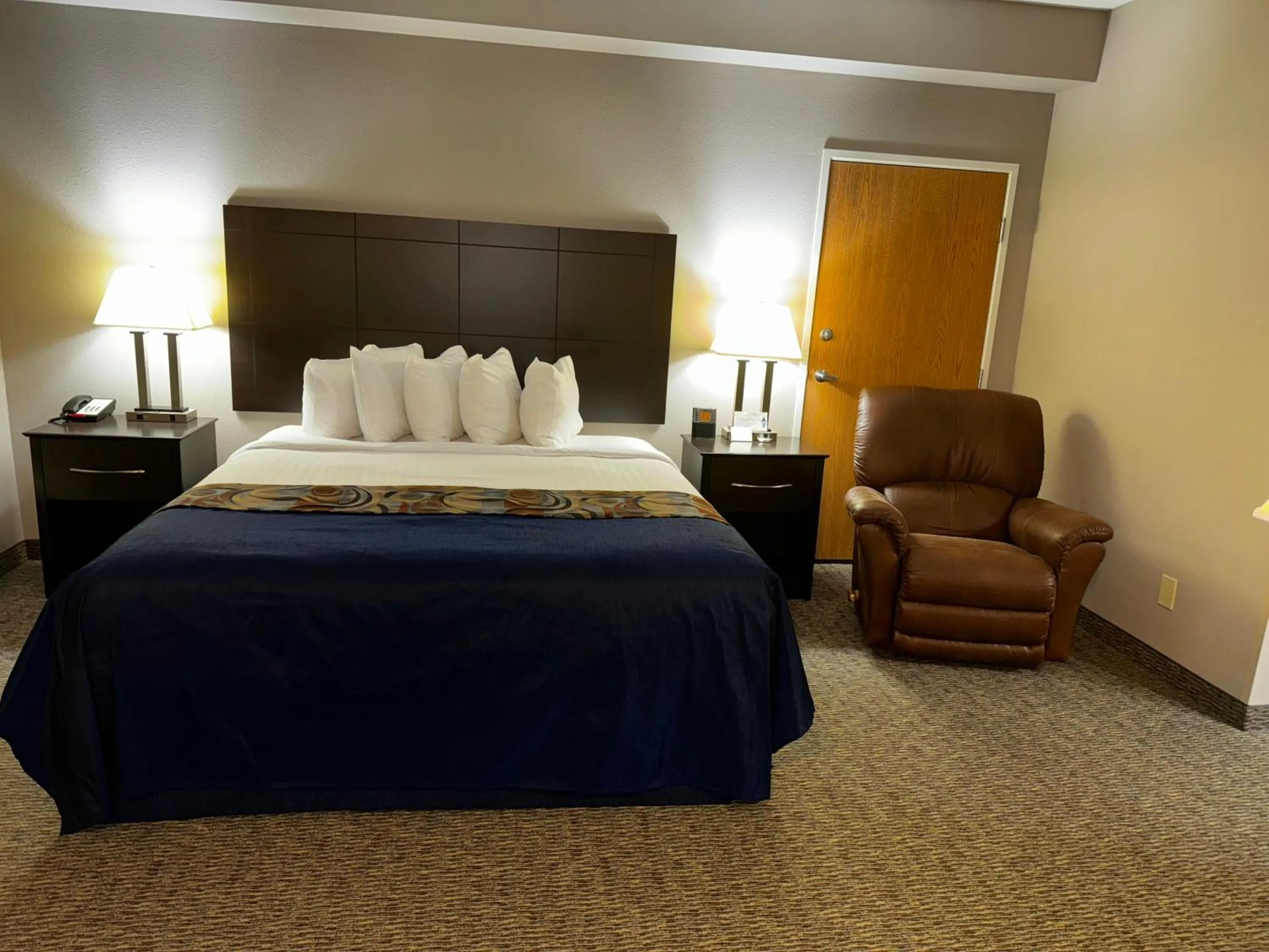 Bed in Garner INN & Suites