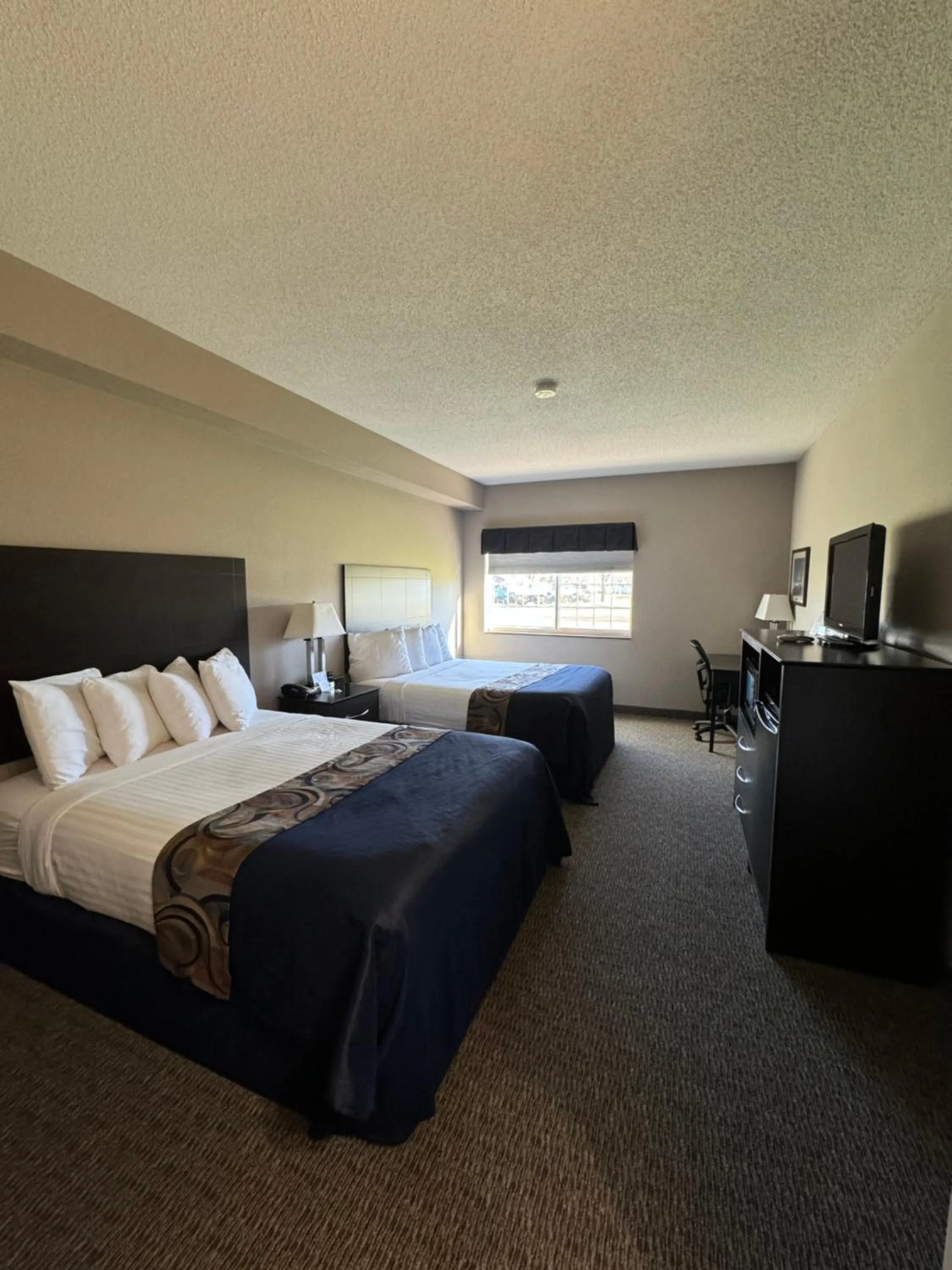 Bed in Garner INN & Suites