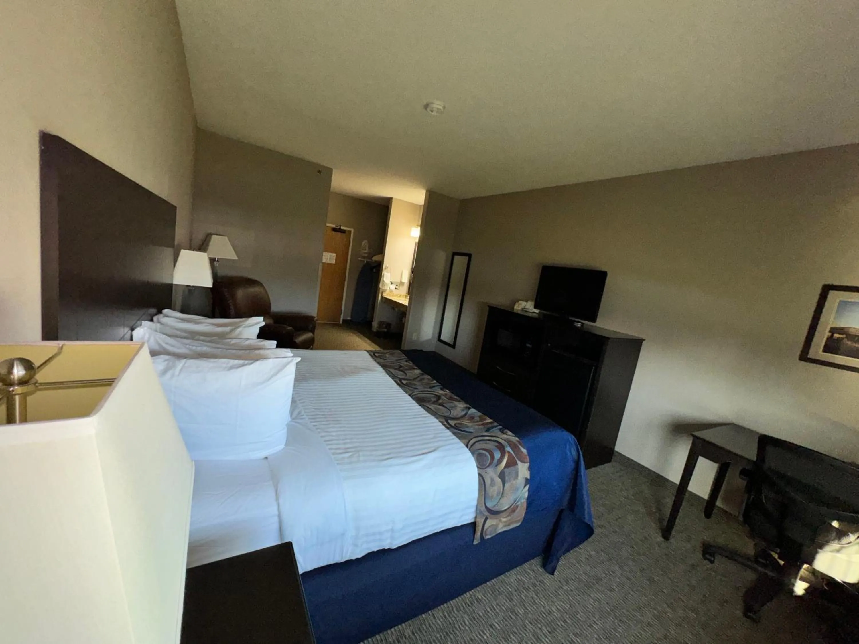 Bed in Garner INN & Suites