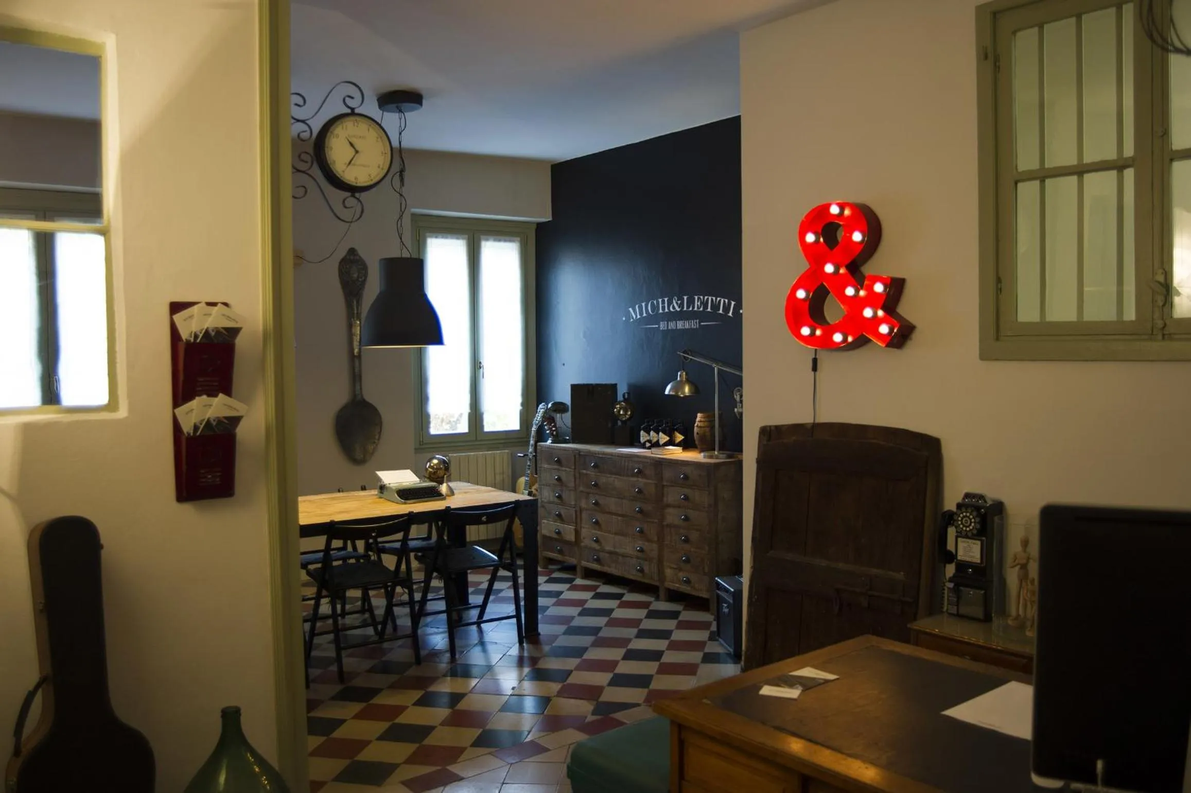 Communal lounge/ TV room in Mich&Letti