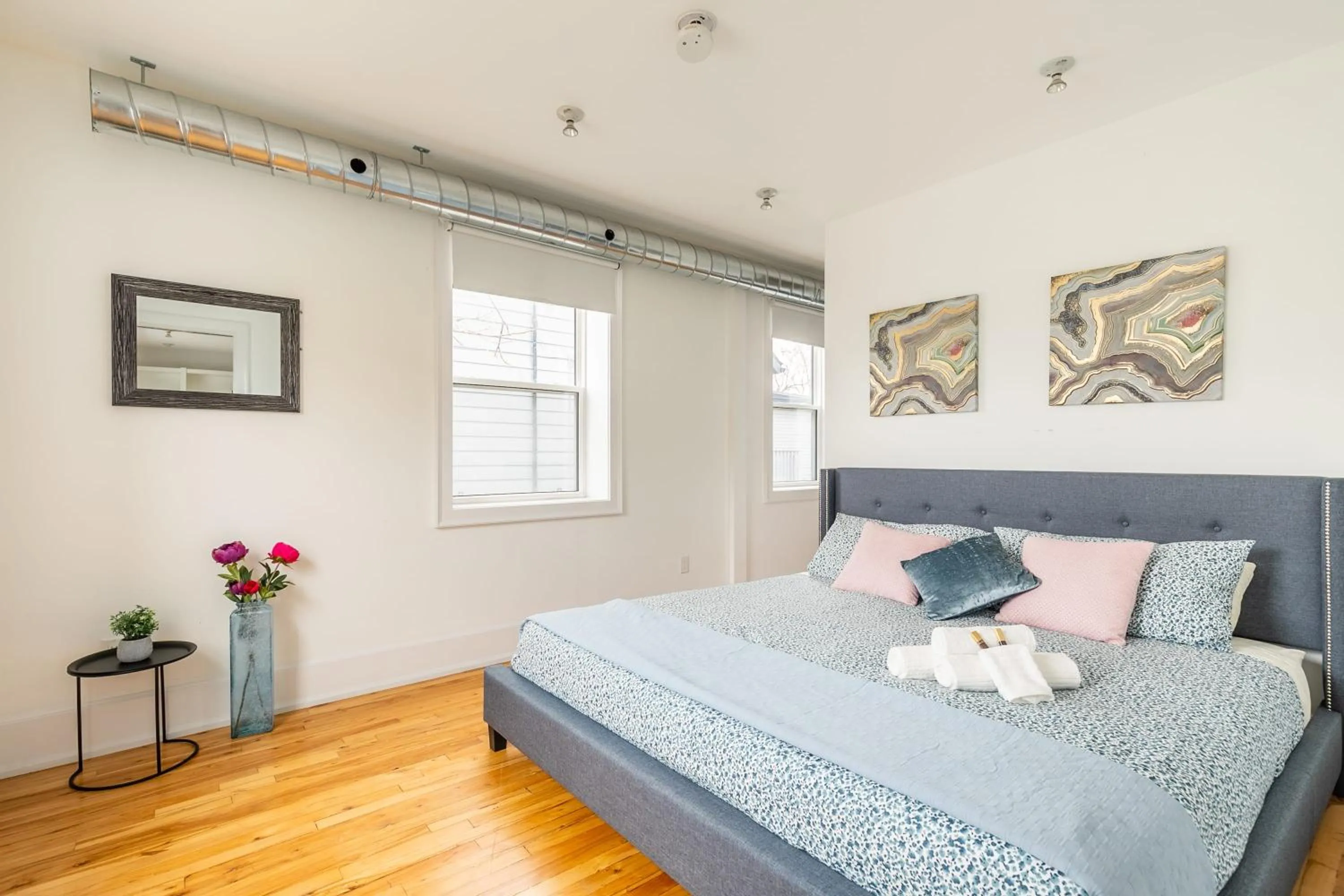 Bed in Spacious 2 Bedroom Loft in Sought After Leslieville