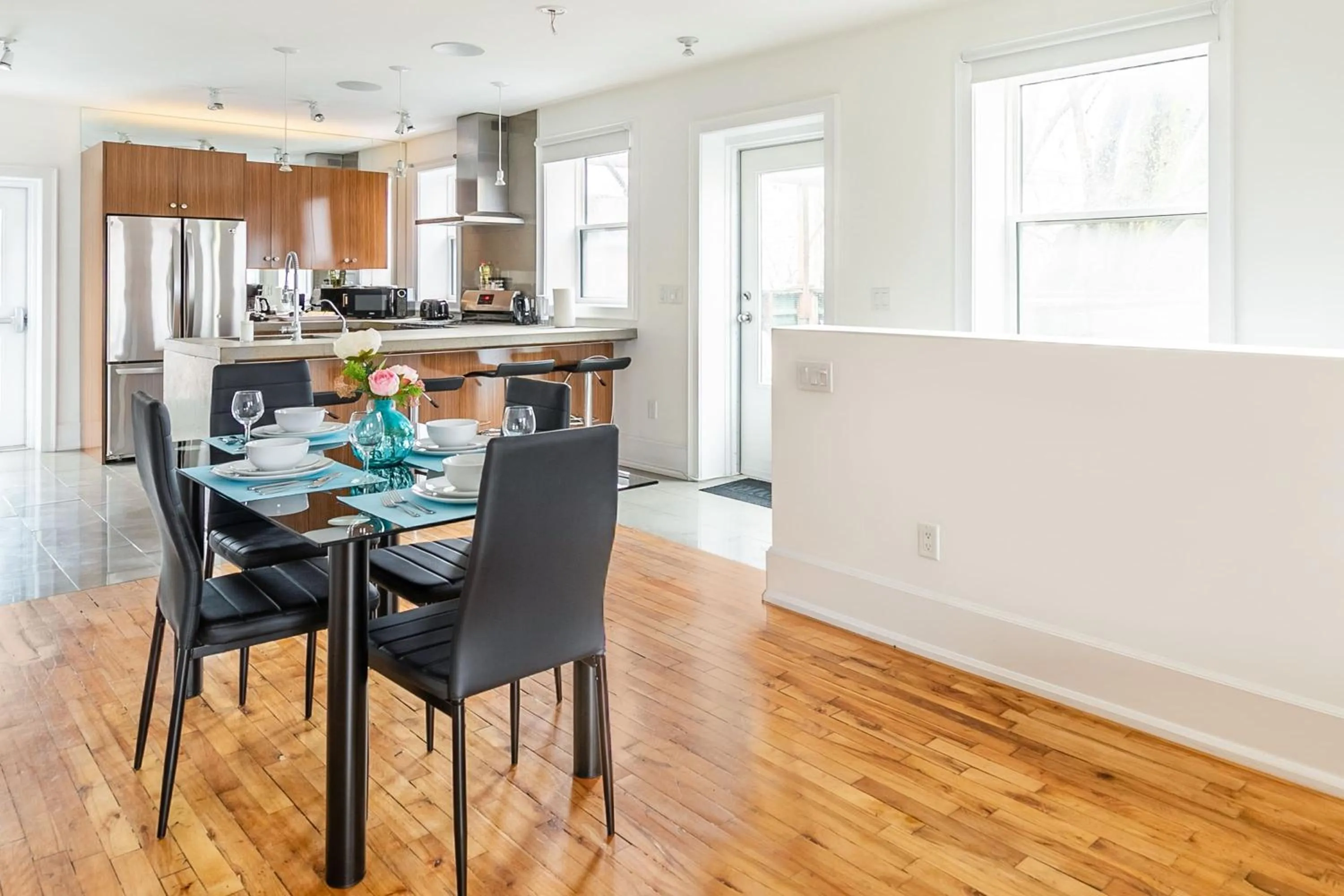 Kitchen or kitchenette in Spacious 2 Bedroom Loft in Sought After Leslieville
