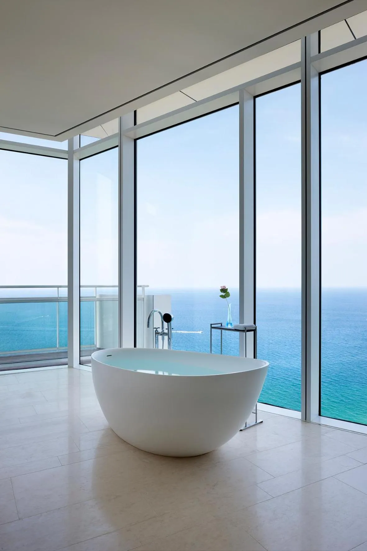 Bath in SEAMARQ HOTEL