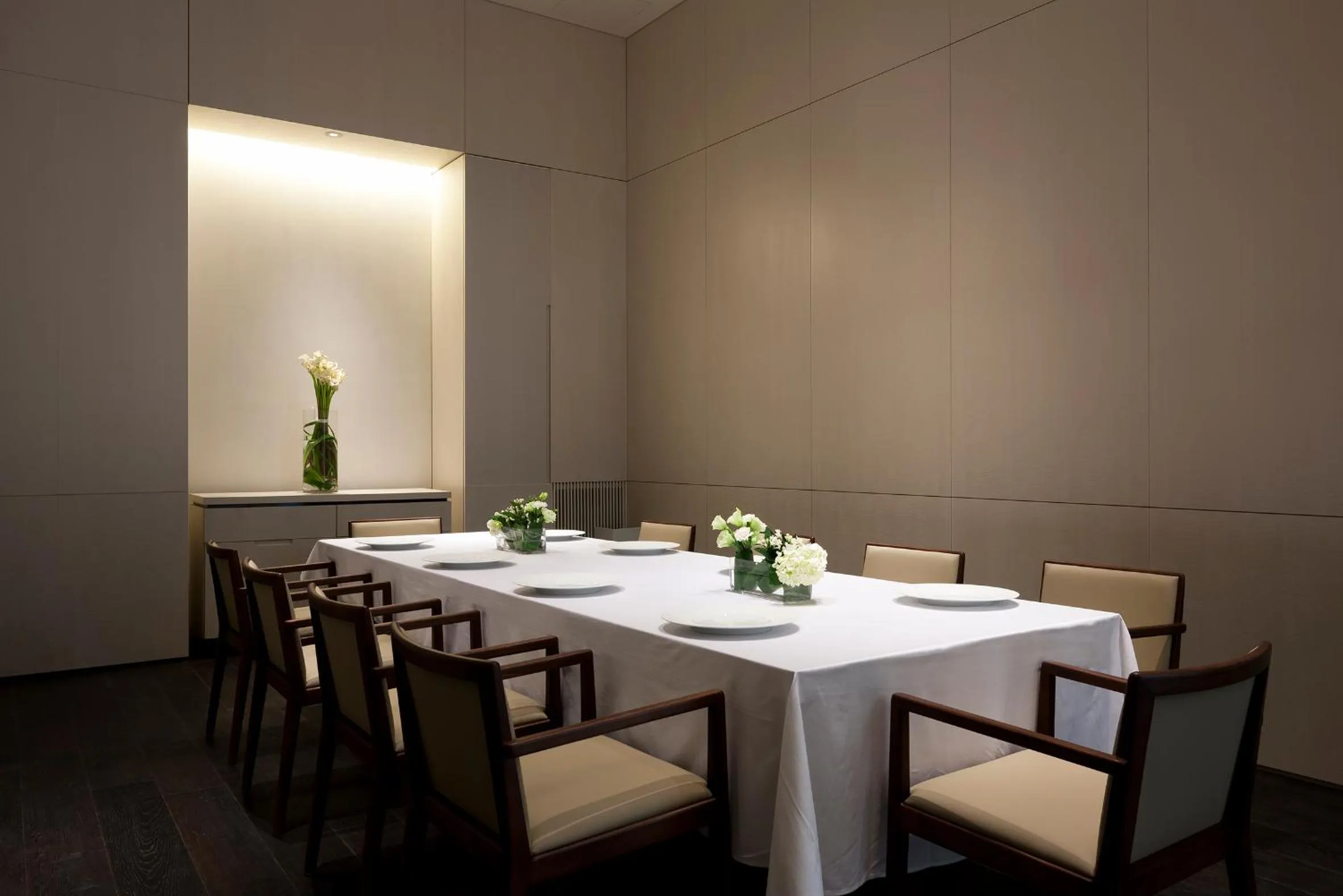 Restaurant/places to eat in SEAMARQ HOTEL