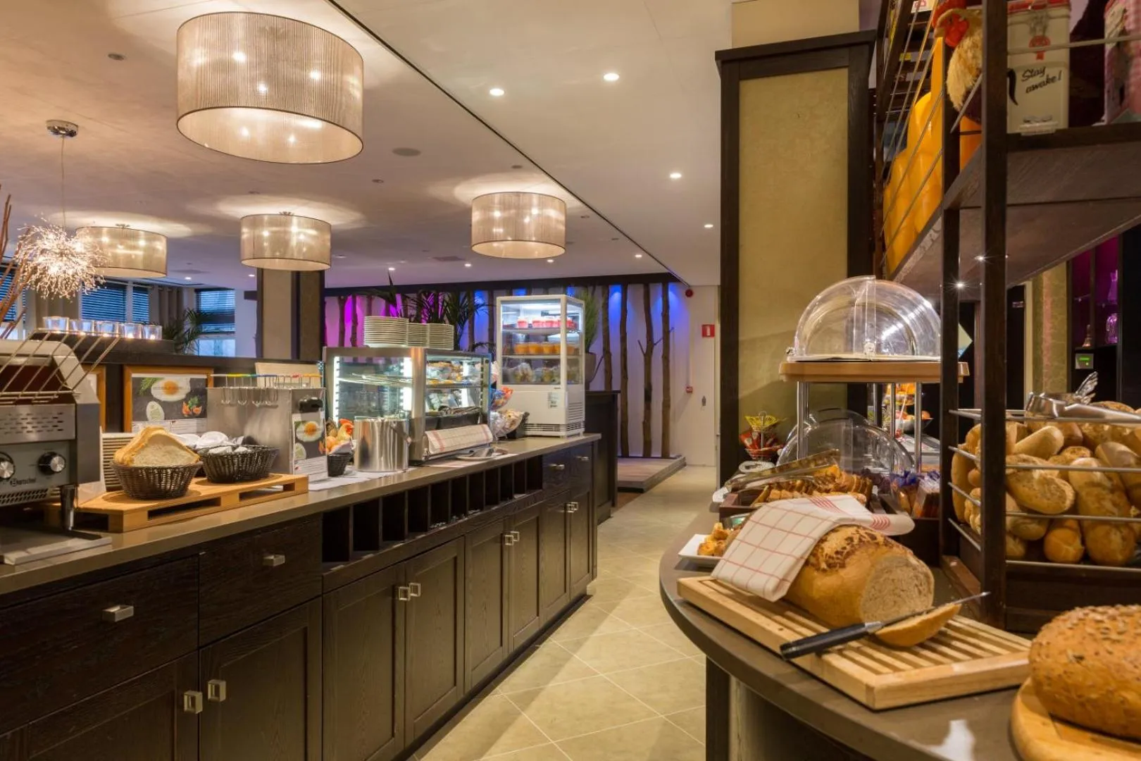 Buffet breakfast in Strandhotel Bos en Duin