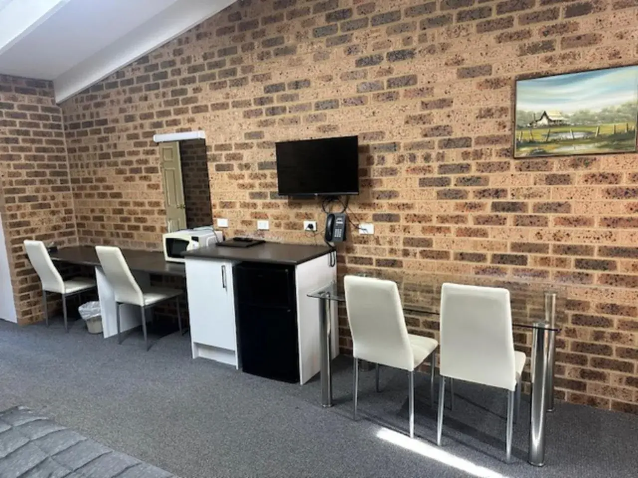 Family Room - Disability Access in Clock Tower Motor Inn Family Room - Disability Access in Clock Tower Motor Inn