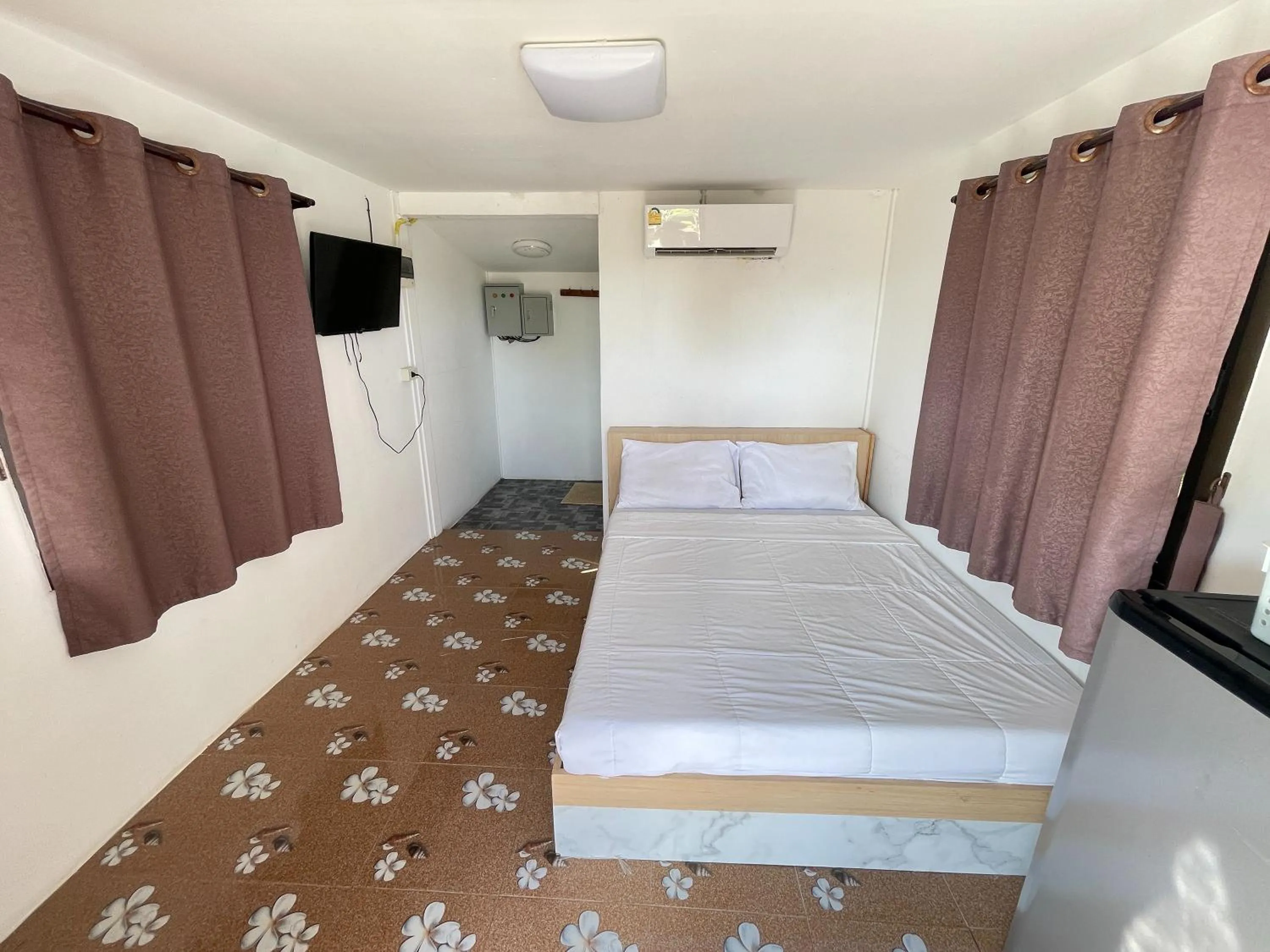 Photo of the whole room, Bed in Oh Taley Resort