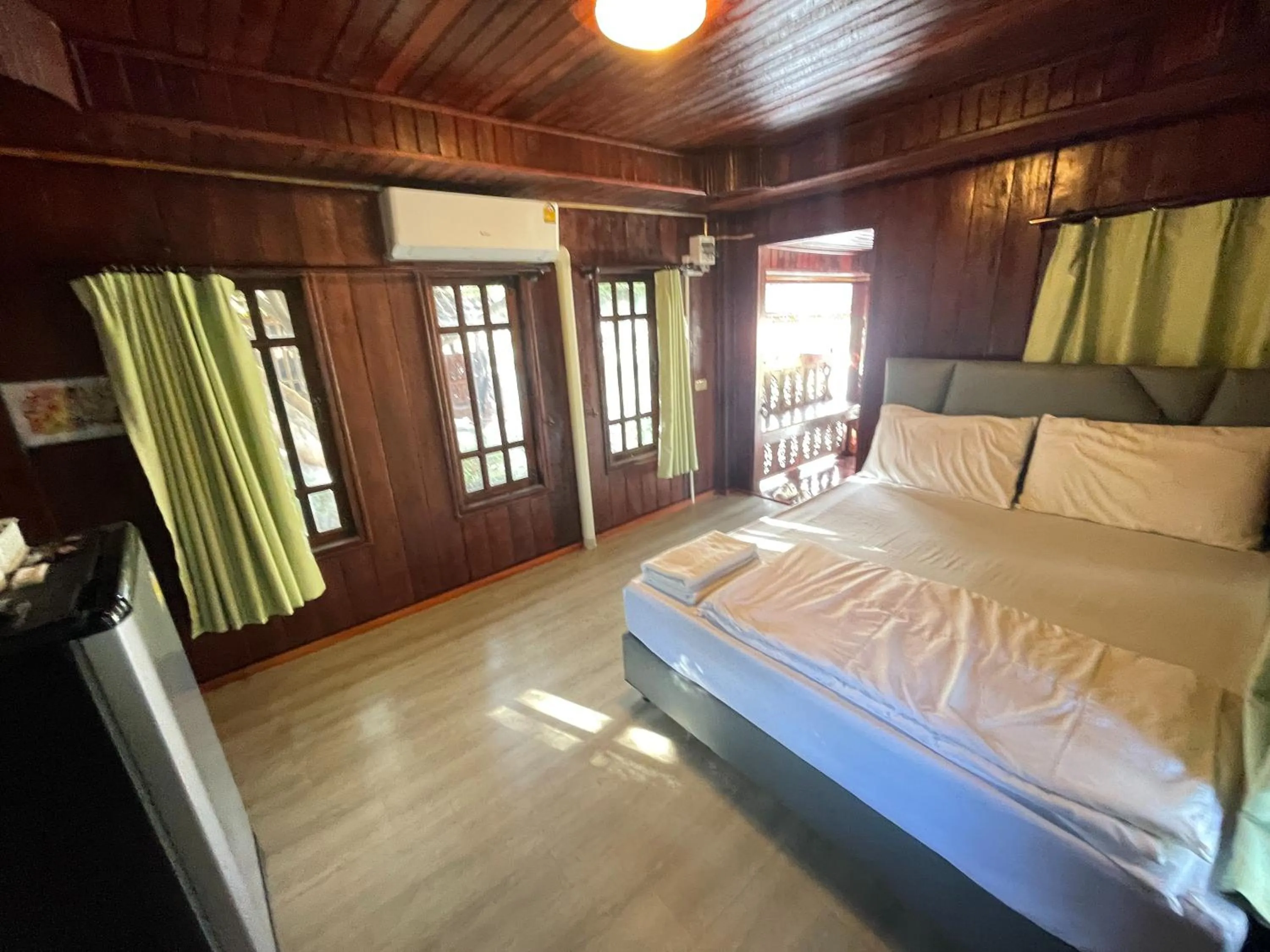 Bedroom, Bed in Oh Taley Resort