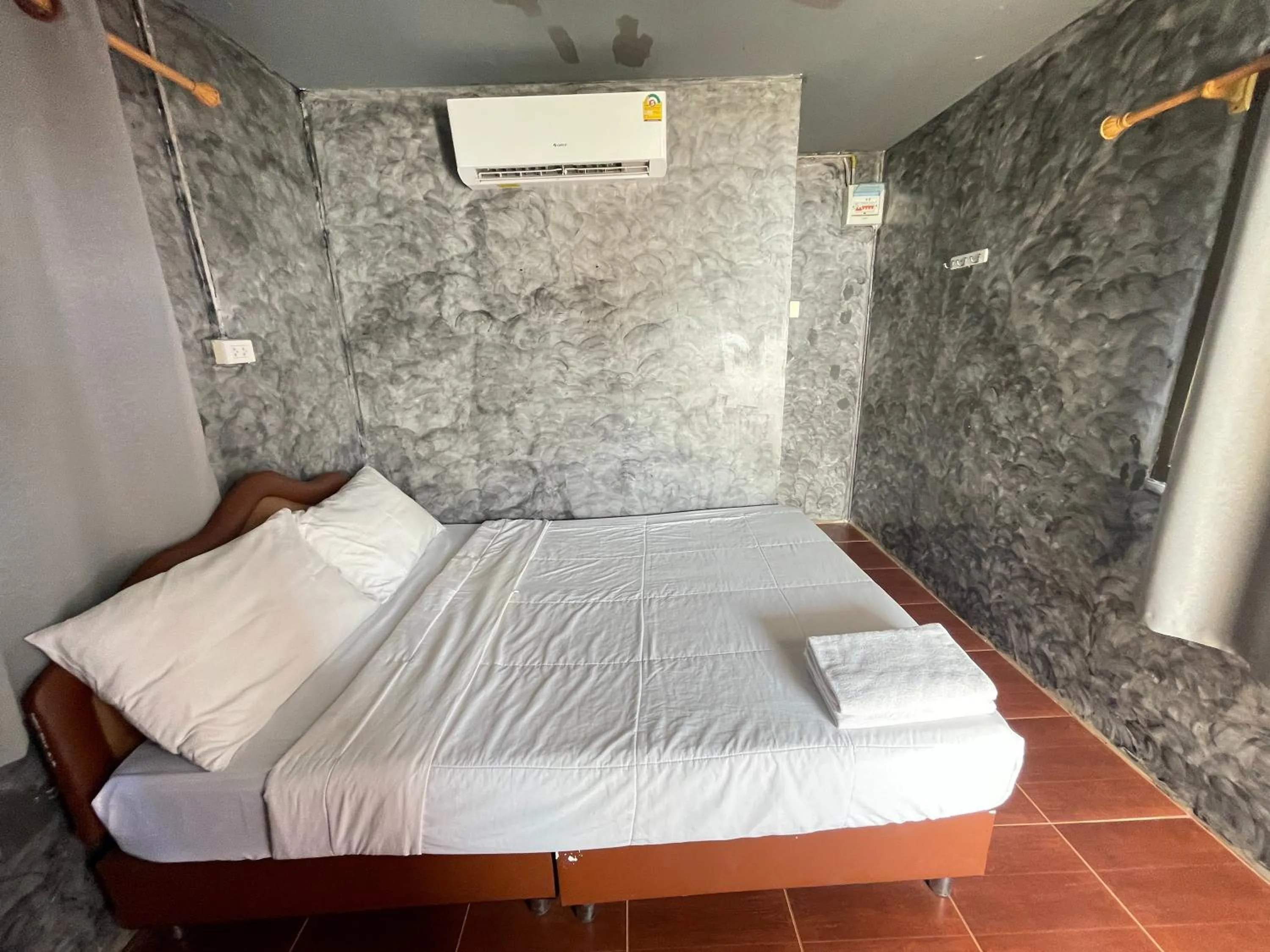 Bedroom, Bed in Oh Taley Resort