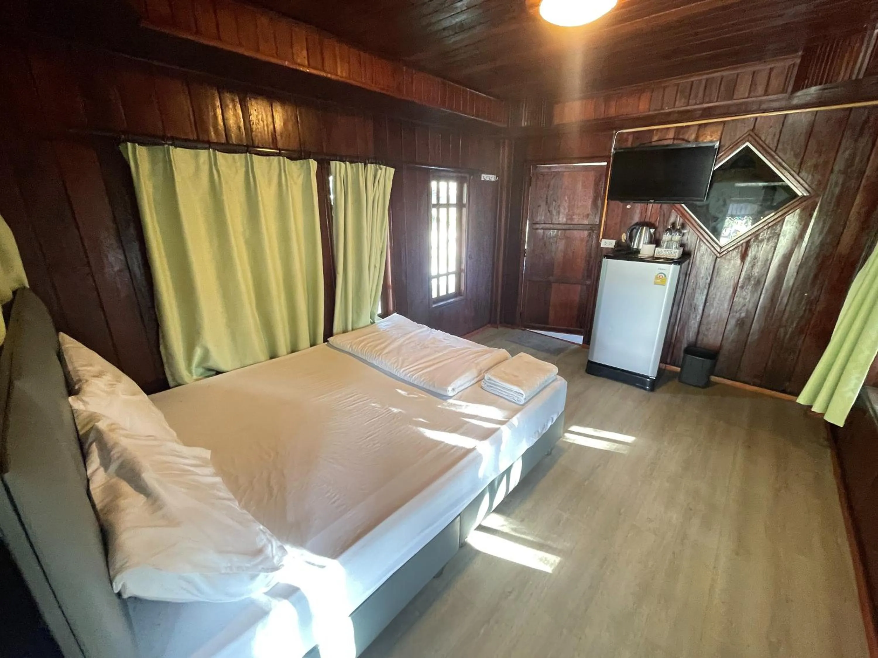 Bedroom, Bed in Oh Taley Resort