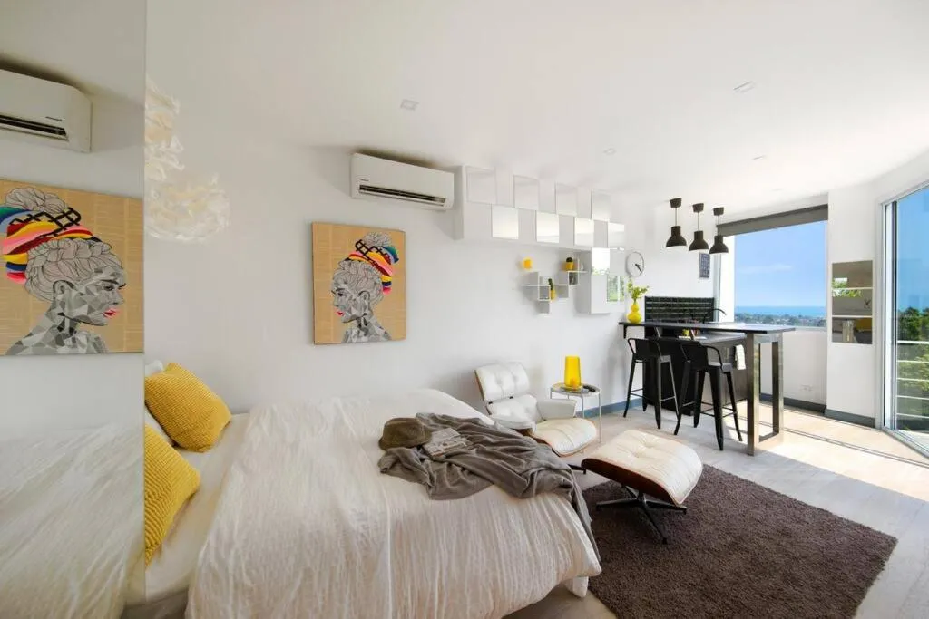 Bed in Stylish Sea View Villa, 5 Bedrooms KBR13