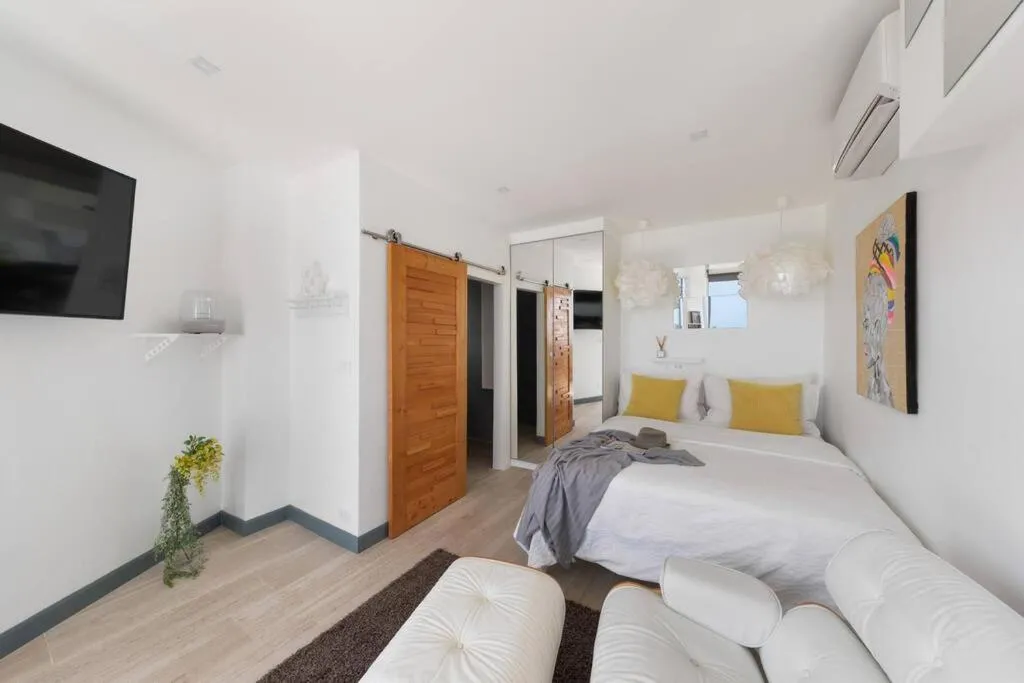 Bed in Stylish Sea View Villa, 5 Bedrooms KBR13