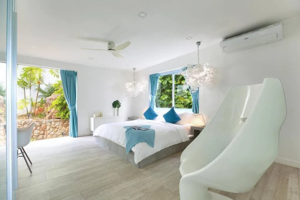 Bed in Stylish Sea View Villa, 5 Bedrooms KBR13