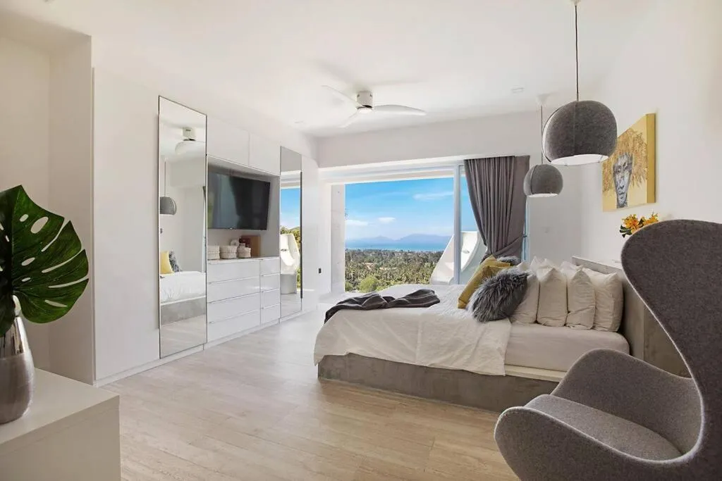 Bed in Stylish Sea View Villa, 5 Bedrooms KBR13