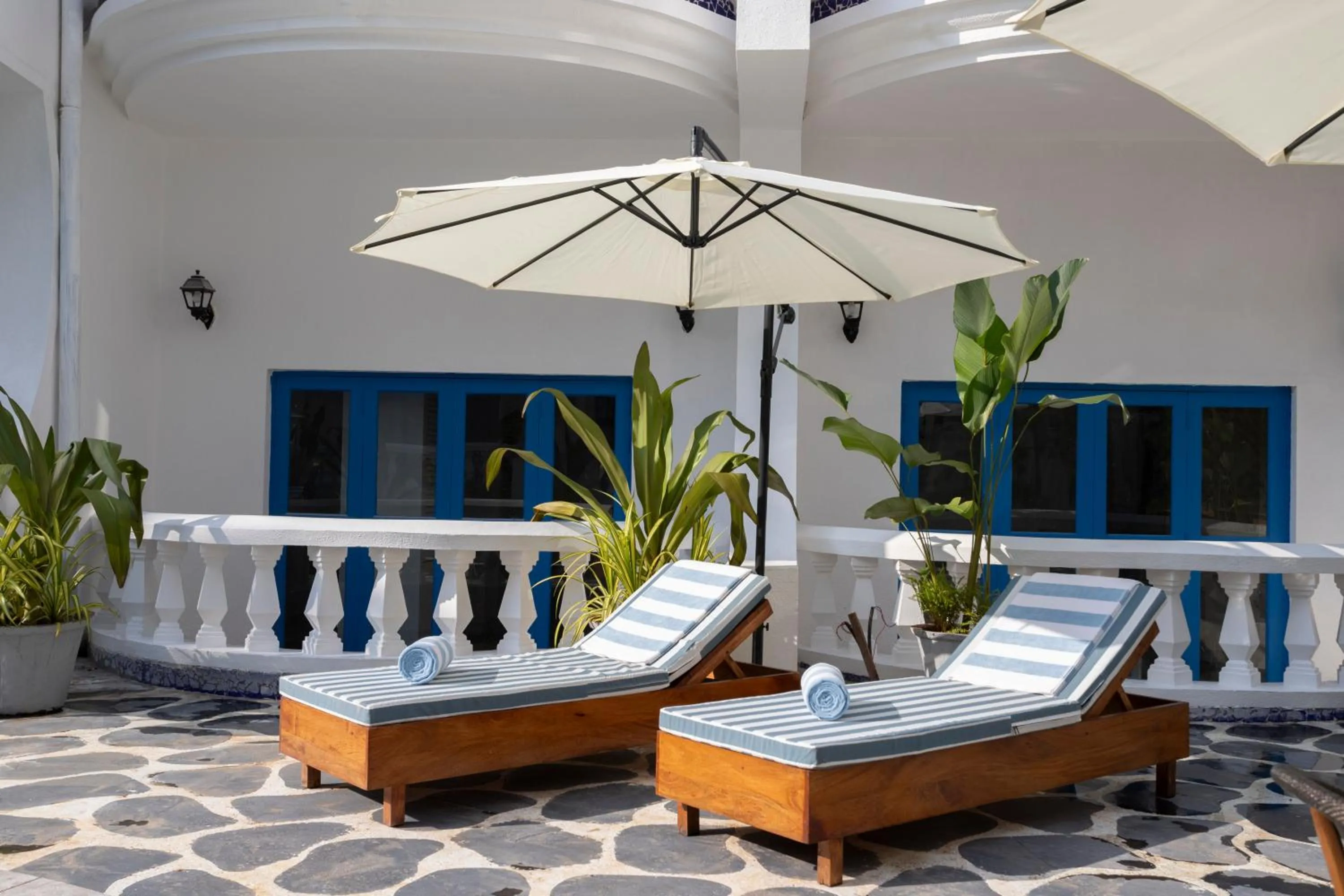 sunbed in Azalea by Stone Wood Premier