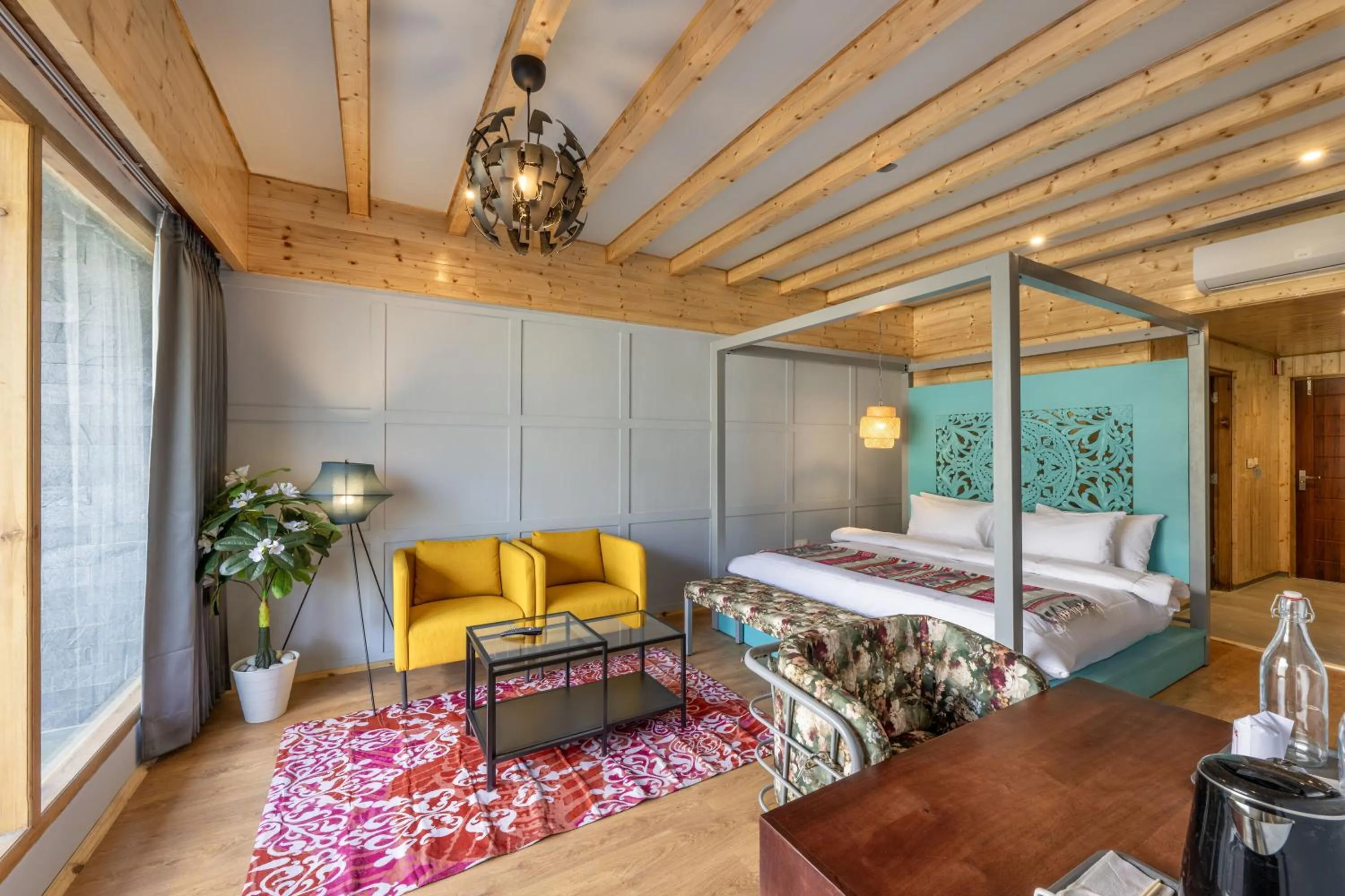 Bed in Echor Himalayan Heights Luxe Manali