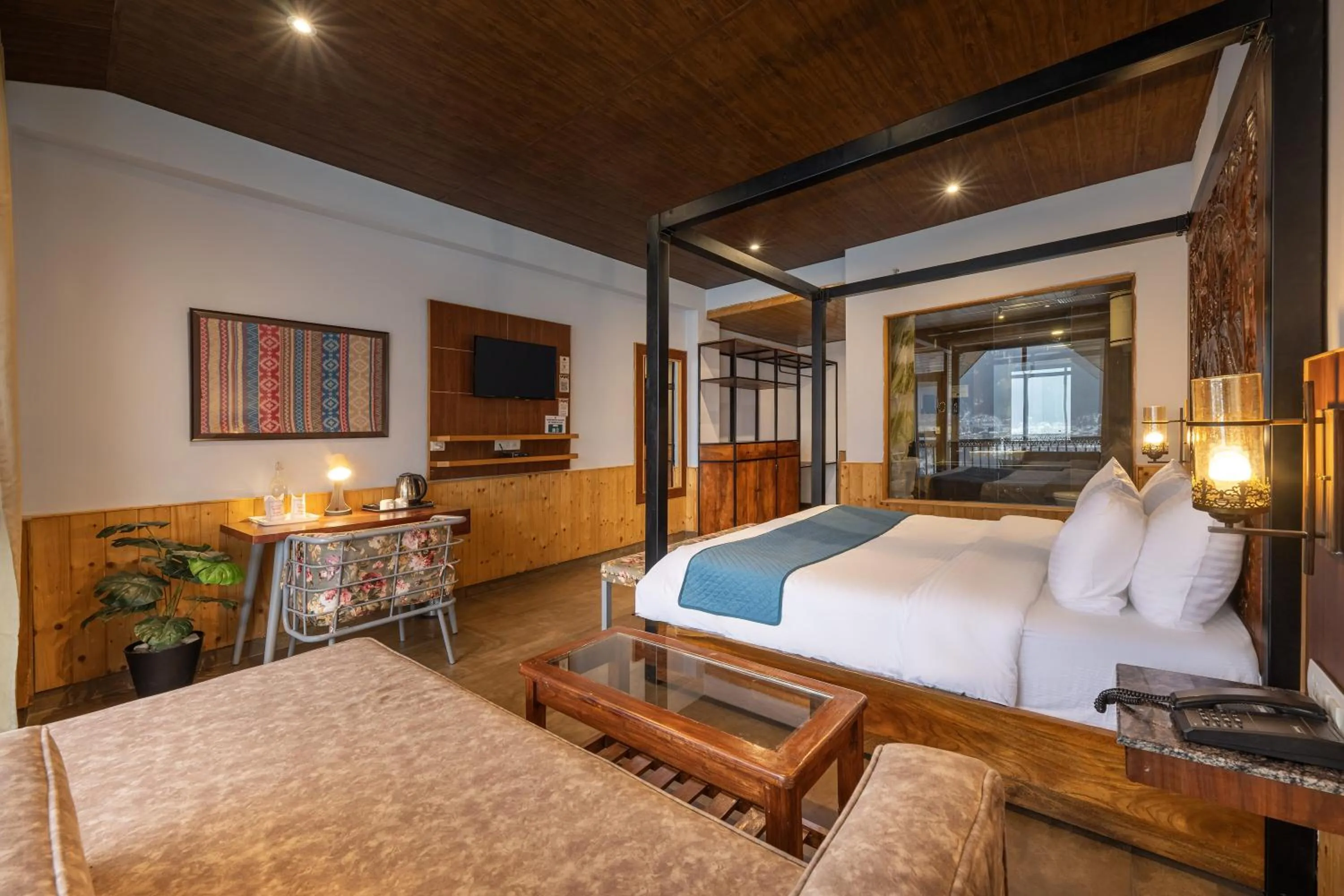 Bed in Echor Himalayan Heights Luxe Resort & Spa, Manali