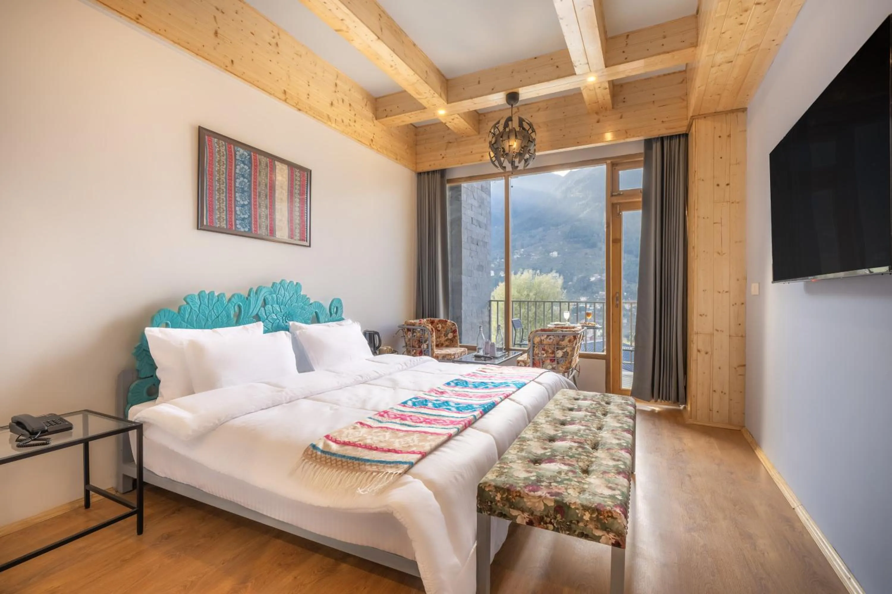 Bed in Echor Himalayan Heights Luxe Manali