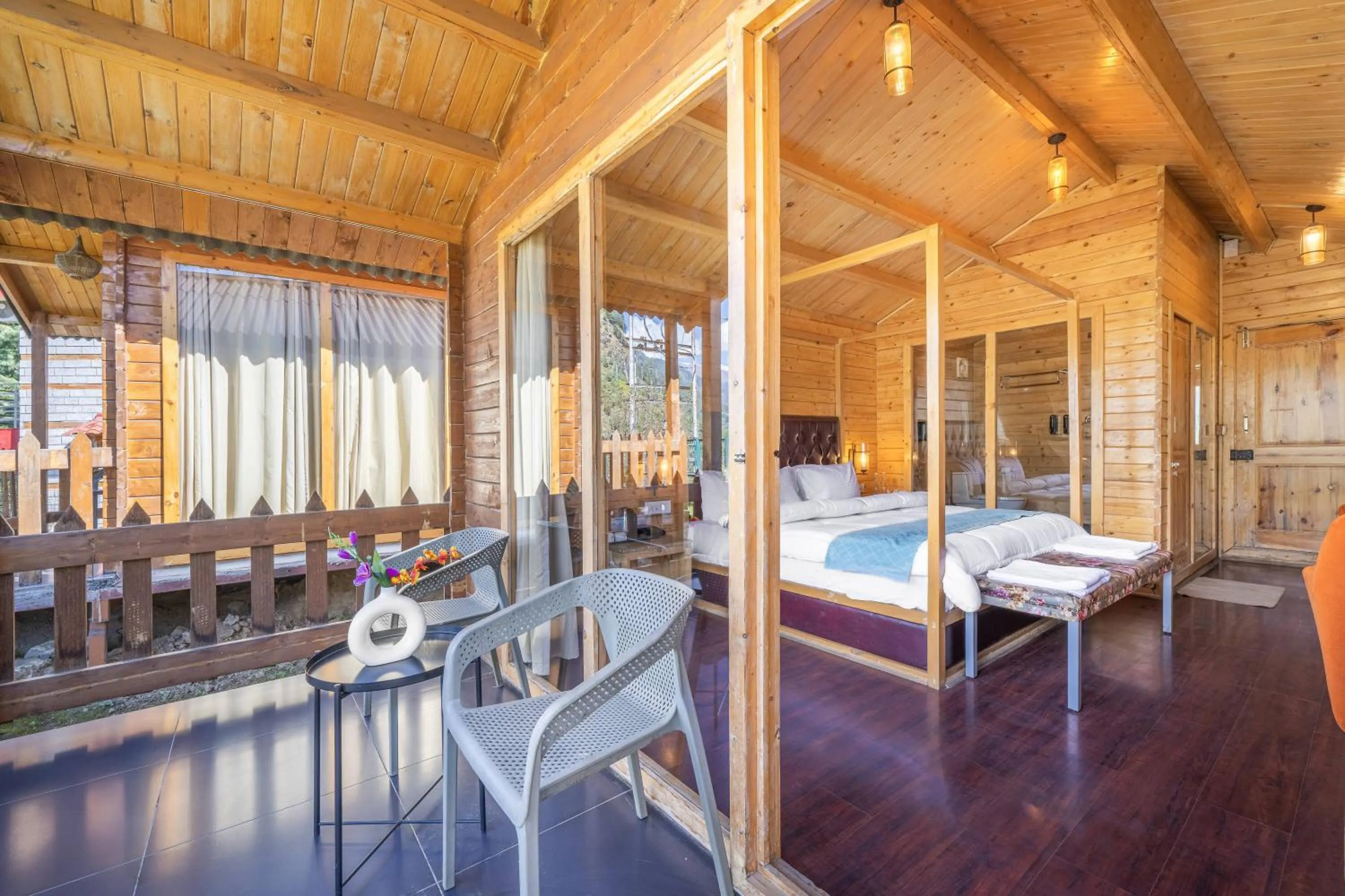 Seating area, Bed in Echor Himalayan Heights Luxe Manali